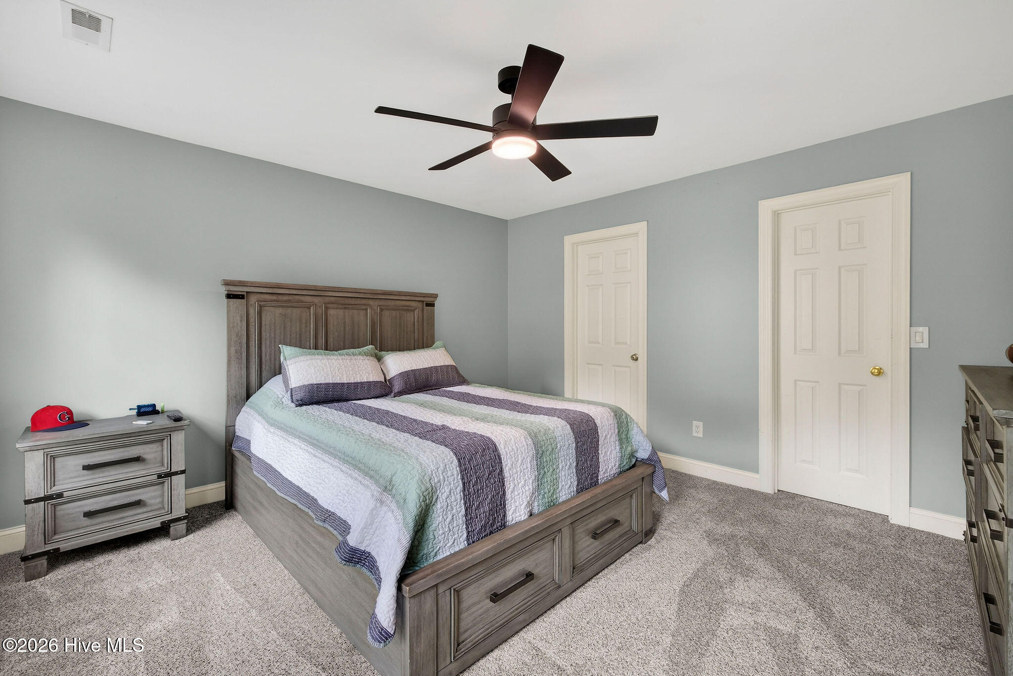 100563131 | Photo 47