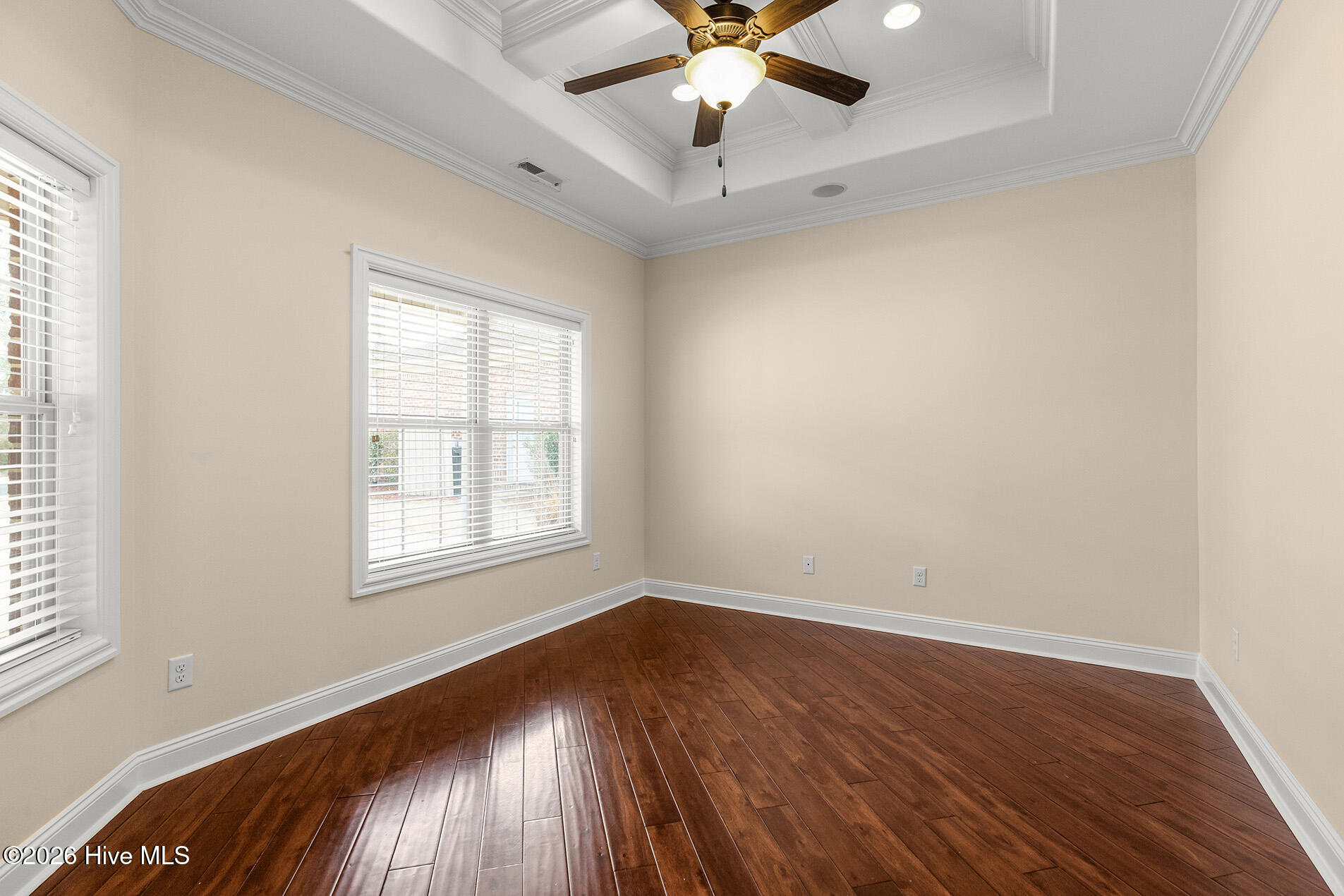 100556141 | Photo 21