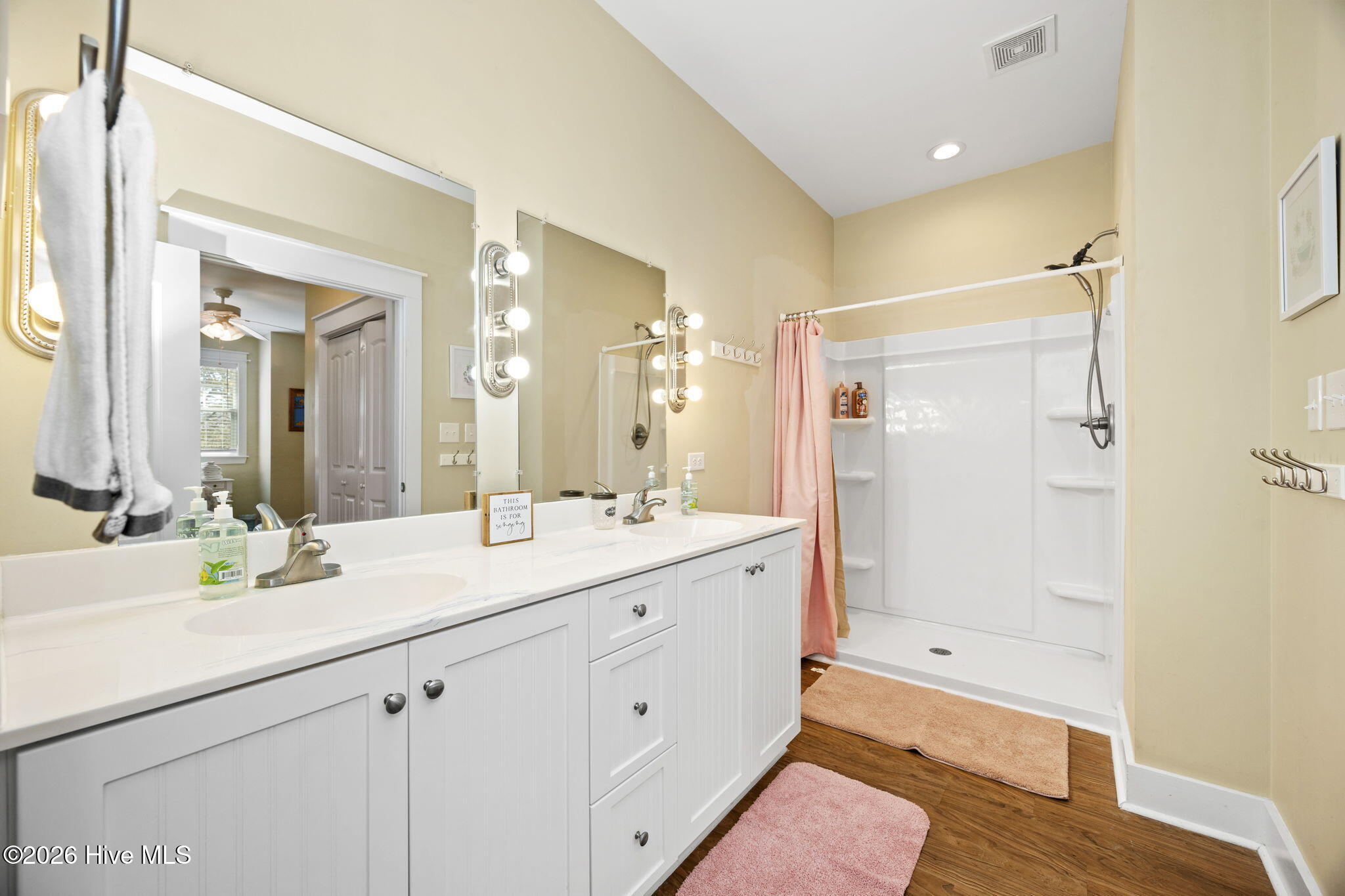 100565691 | Photo 24