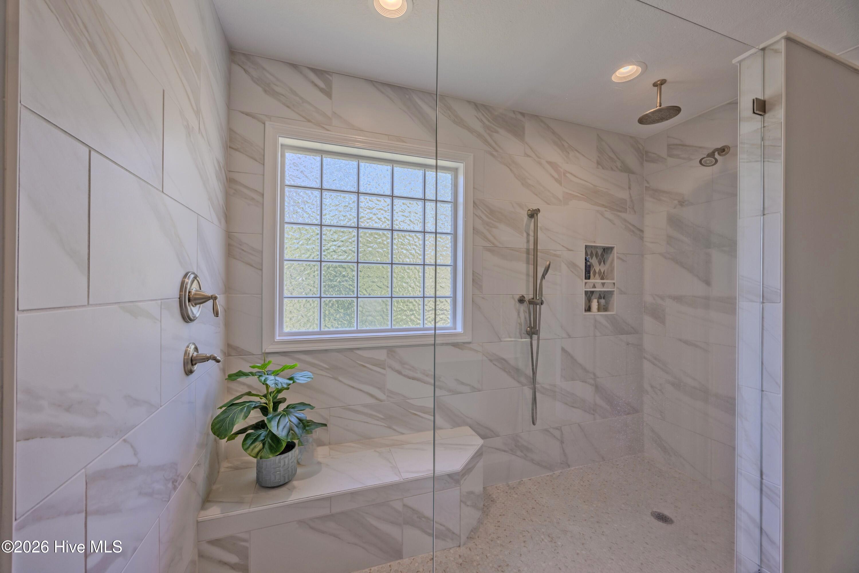 100562922 | Photo 25