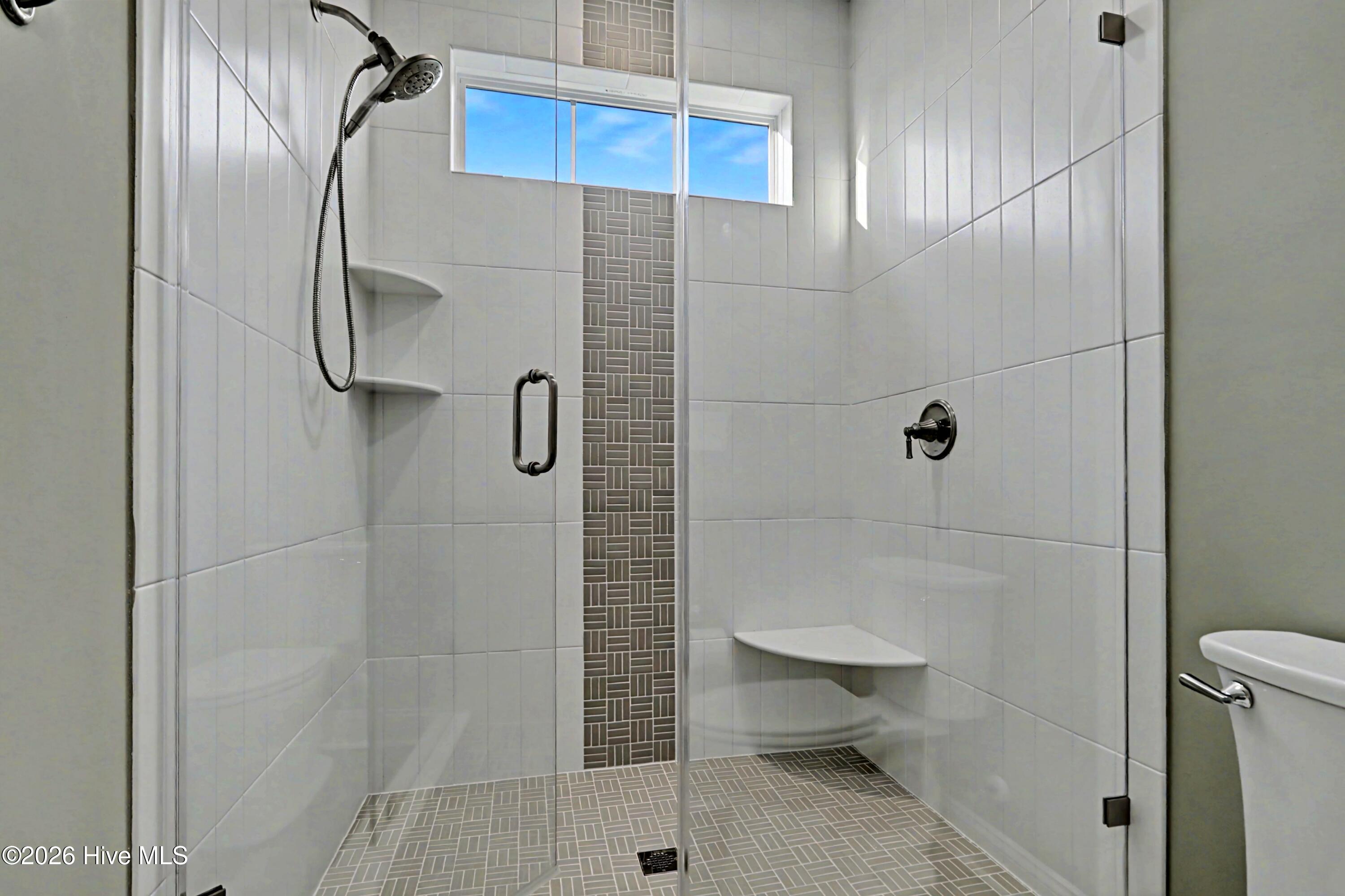 100555337 | Photo 23