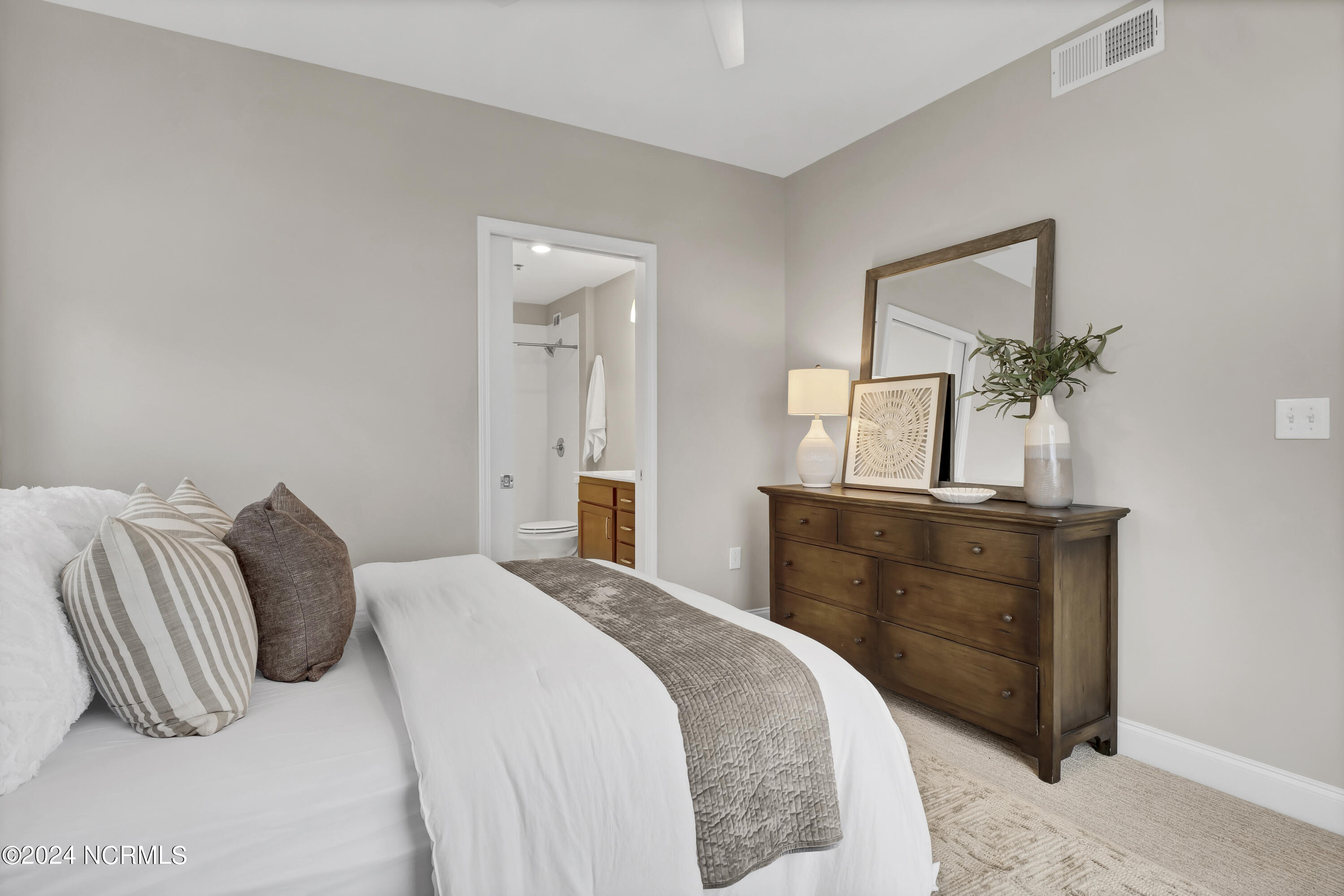 14 Grace Street 920, Wilmington, NC 28401 – photo 13: Bedroom