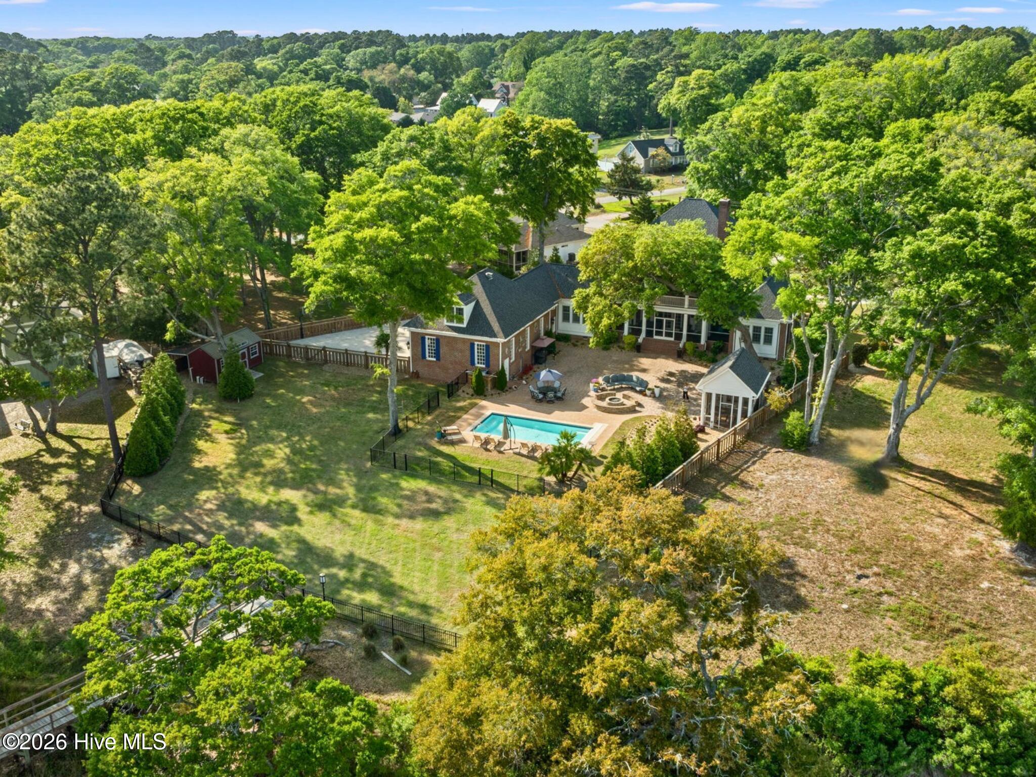 100568629 | Photo 61