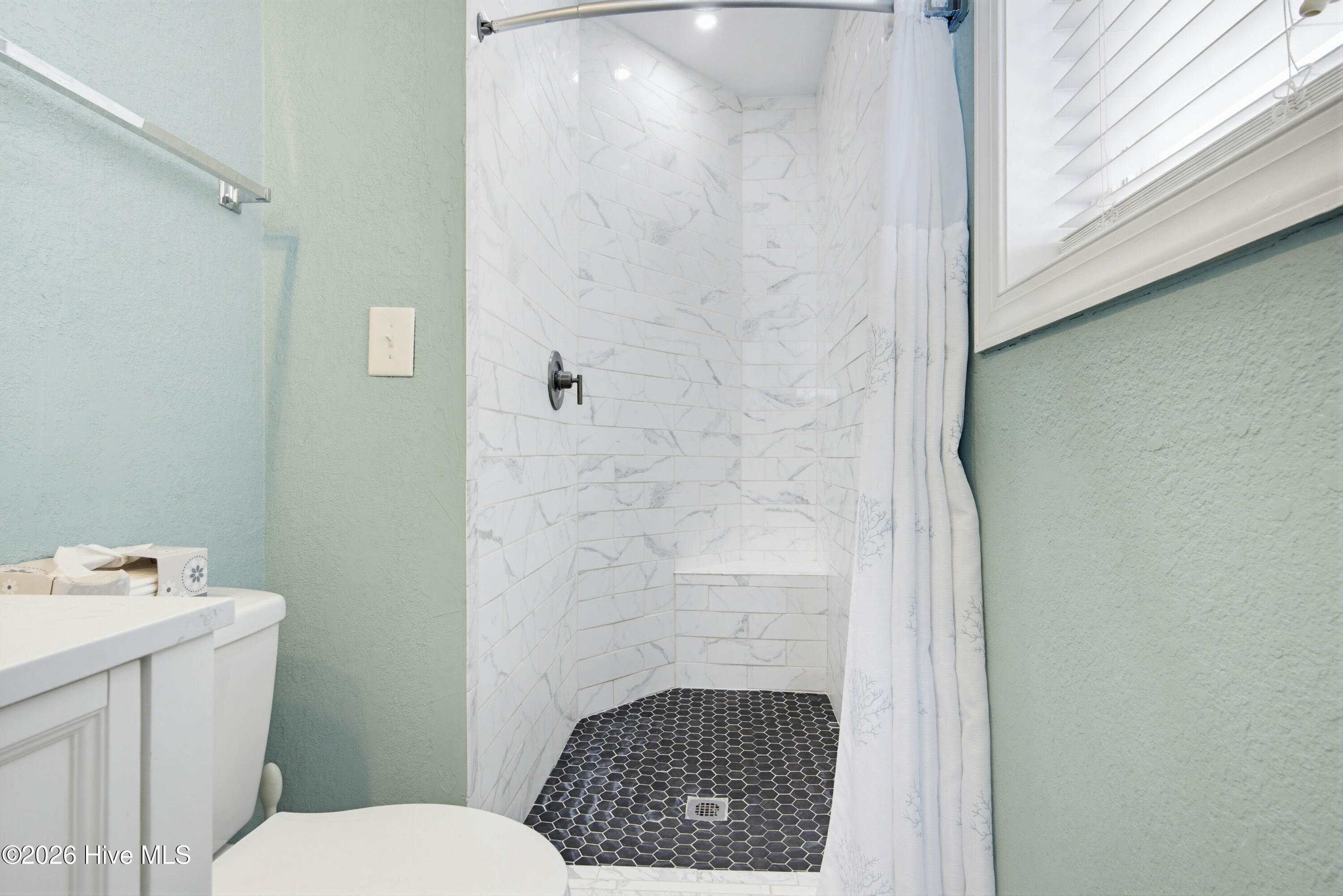 100566457 | Photo 37