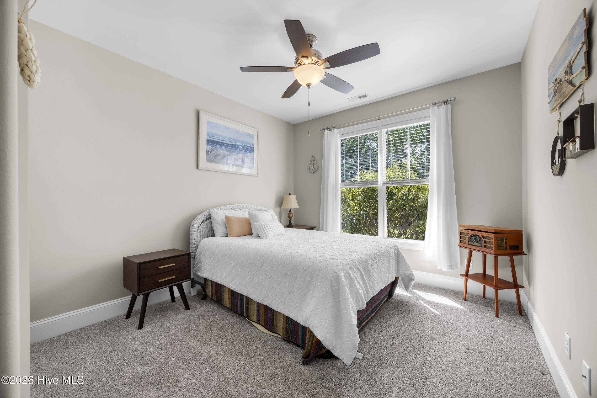 100565647 | Photo 33