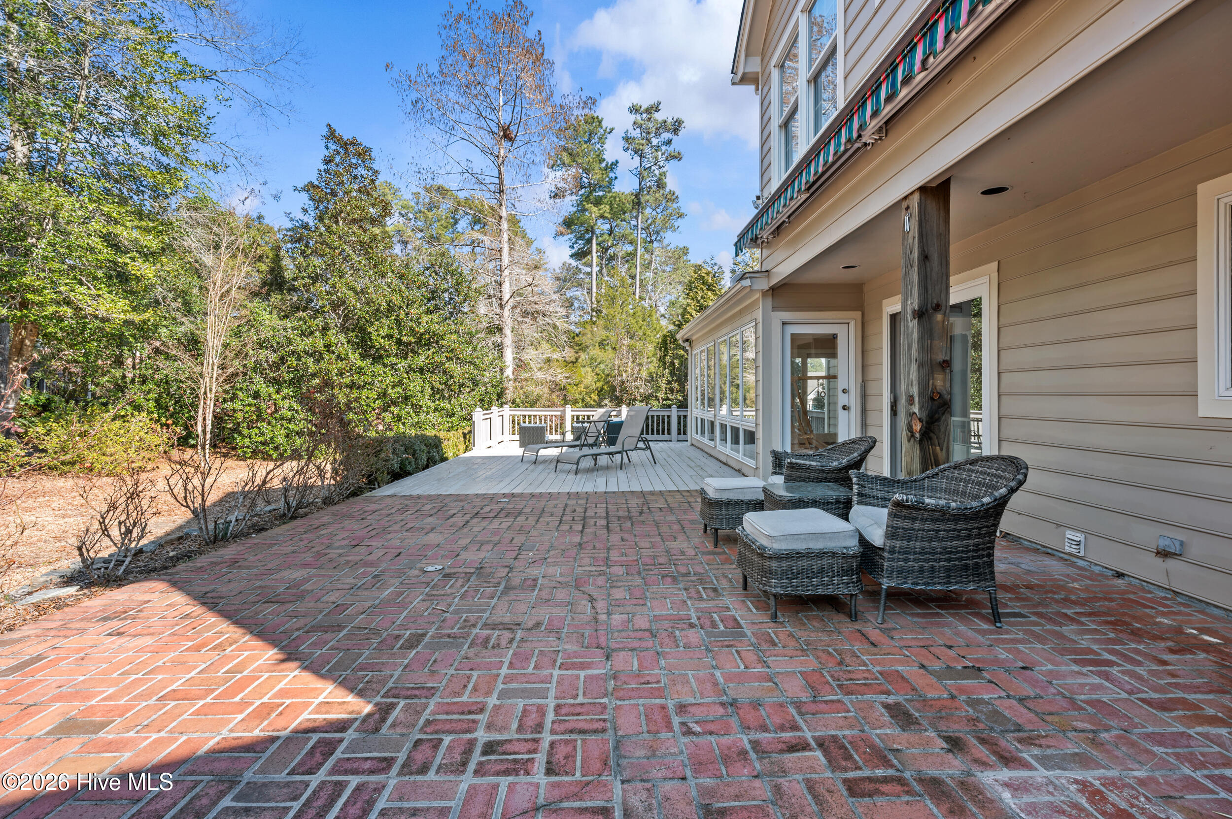 100554057 | Photo 53