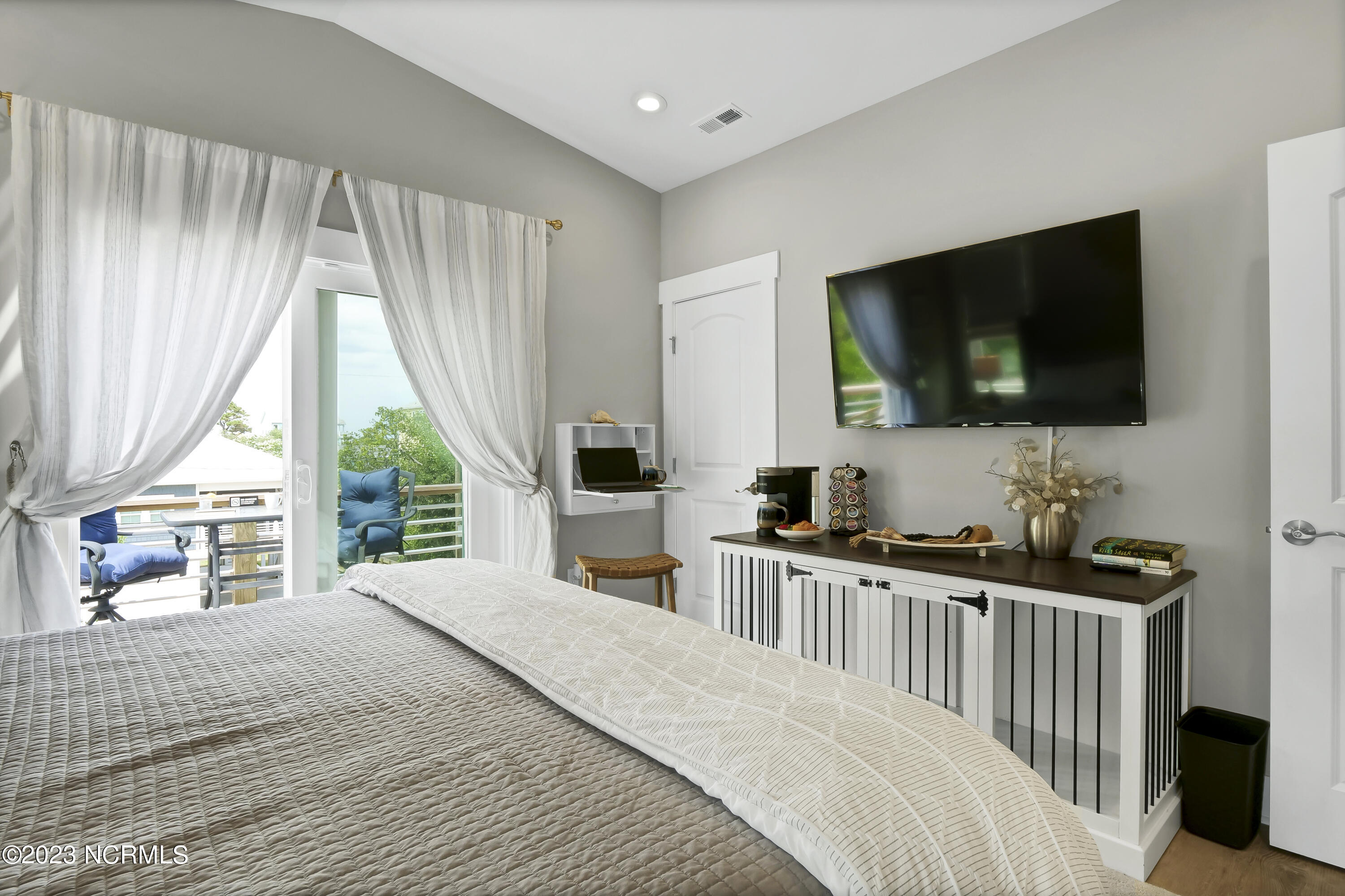 100526222 | Photo 24