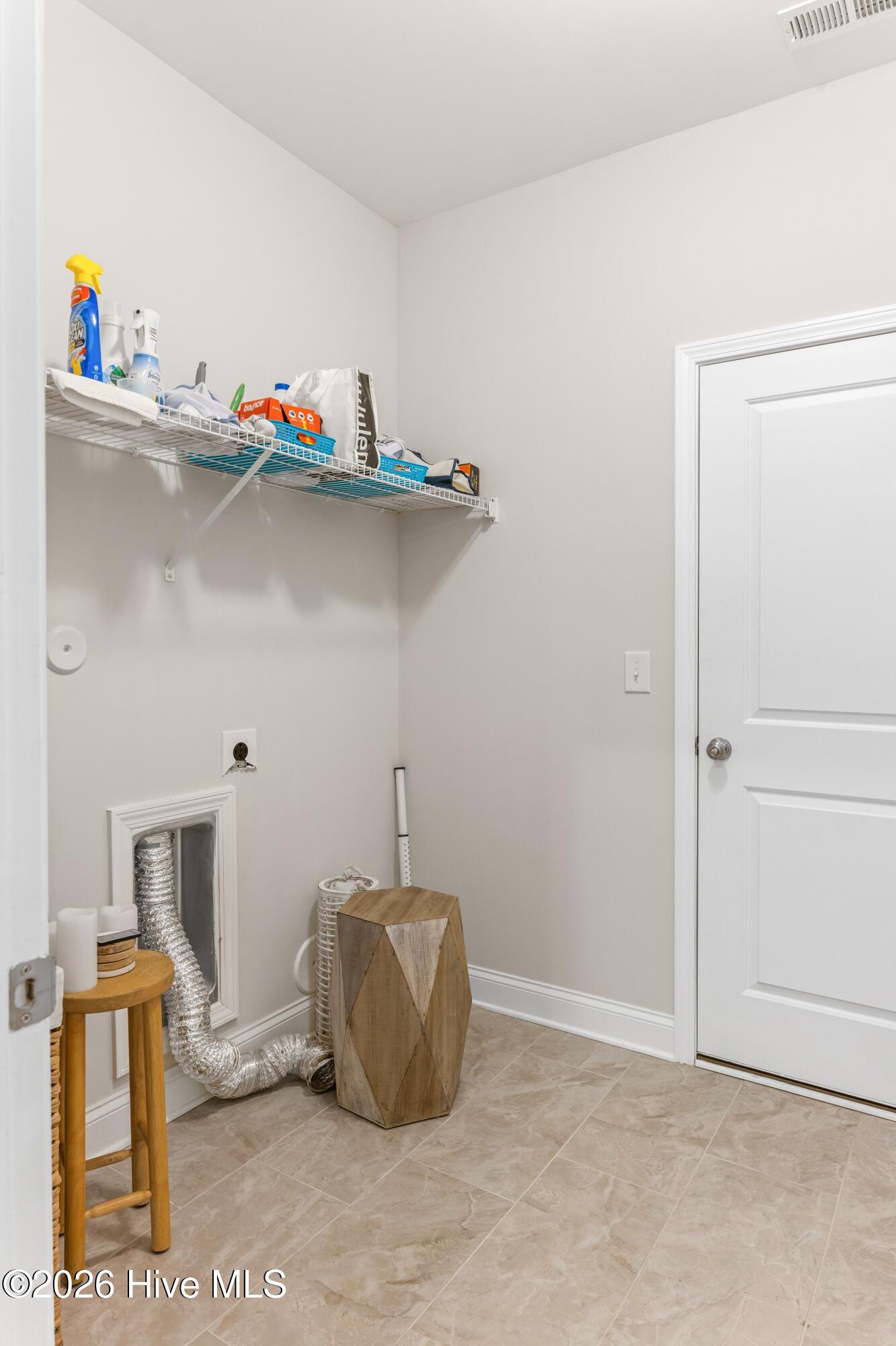 100561079 | Photo 40