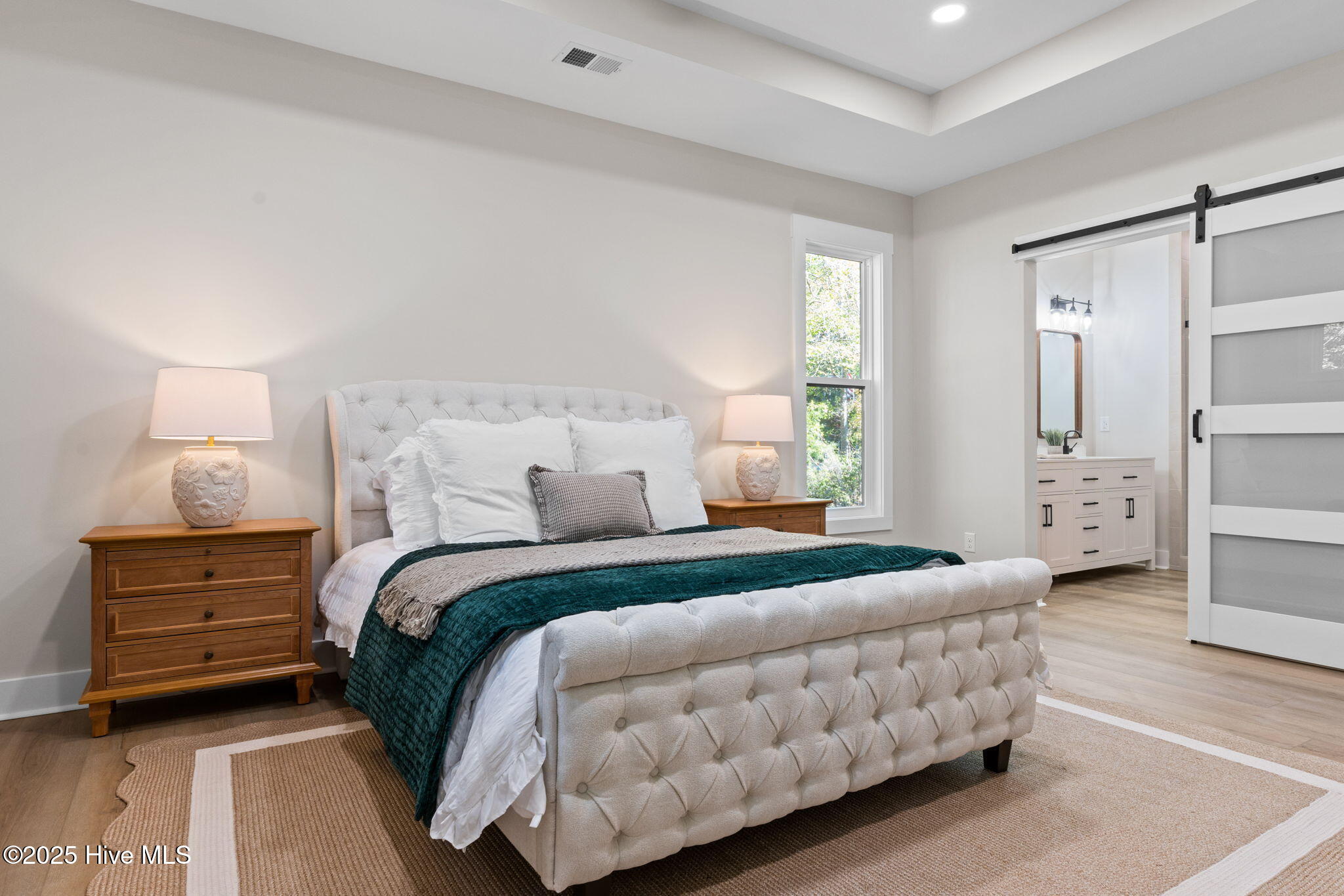 100537553 | Photo 11