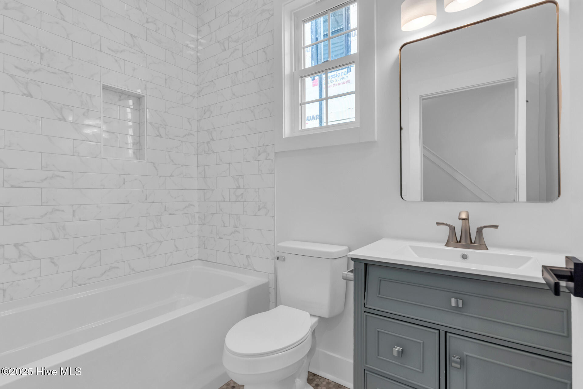 100534811 | Photo 38