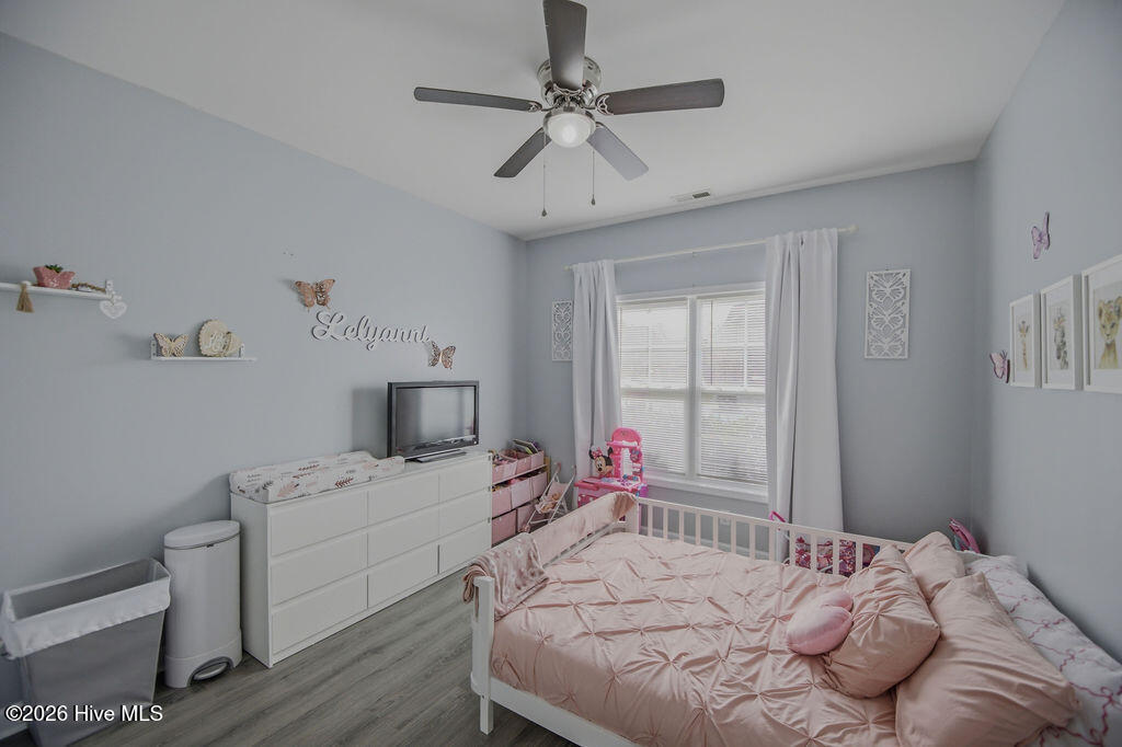 100565679 | Photo 25