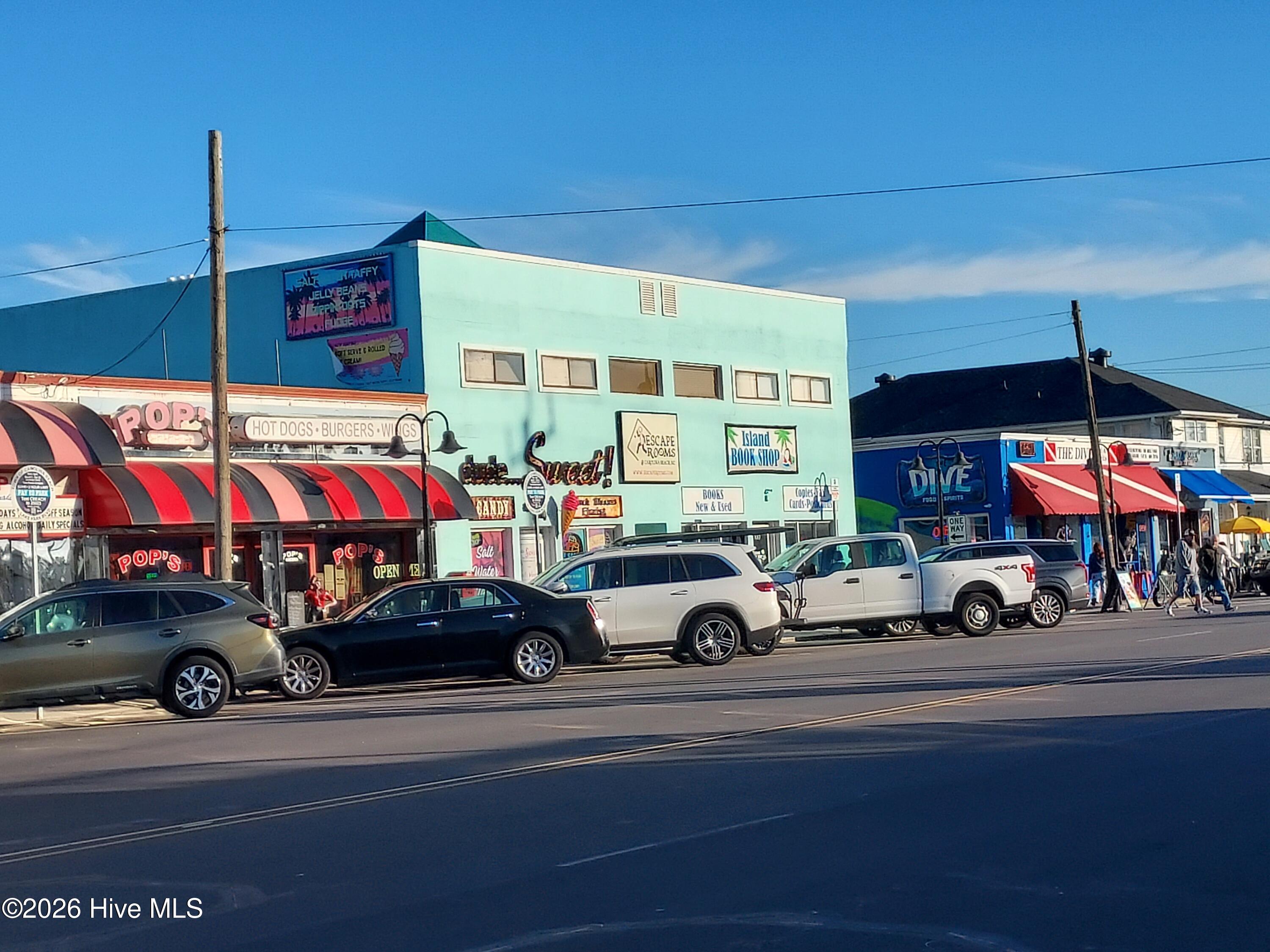 100561517 | Photo 23