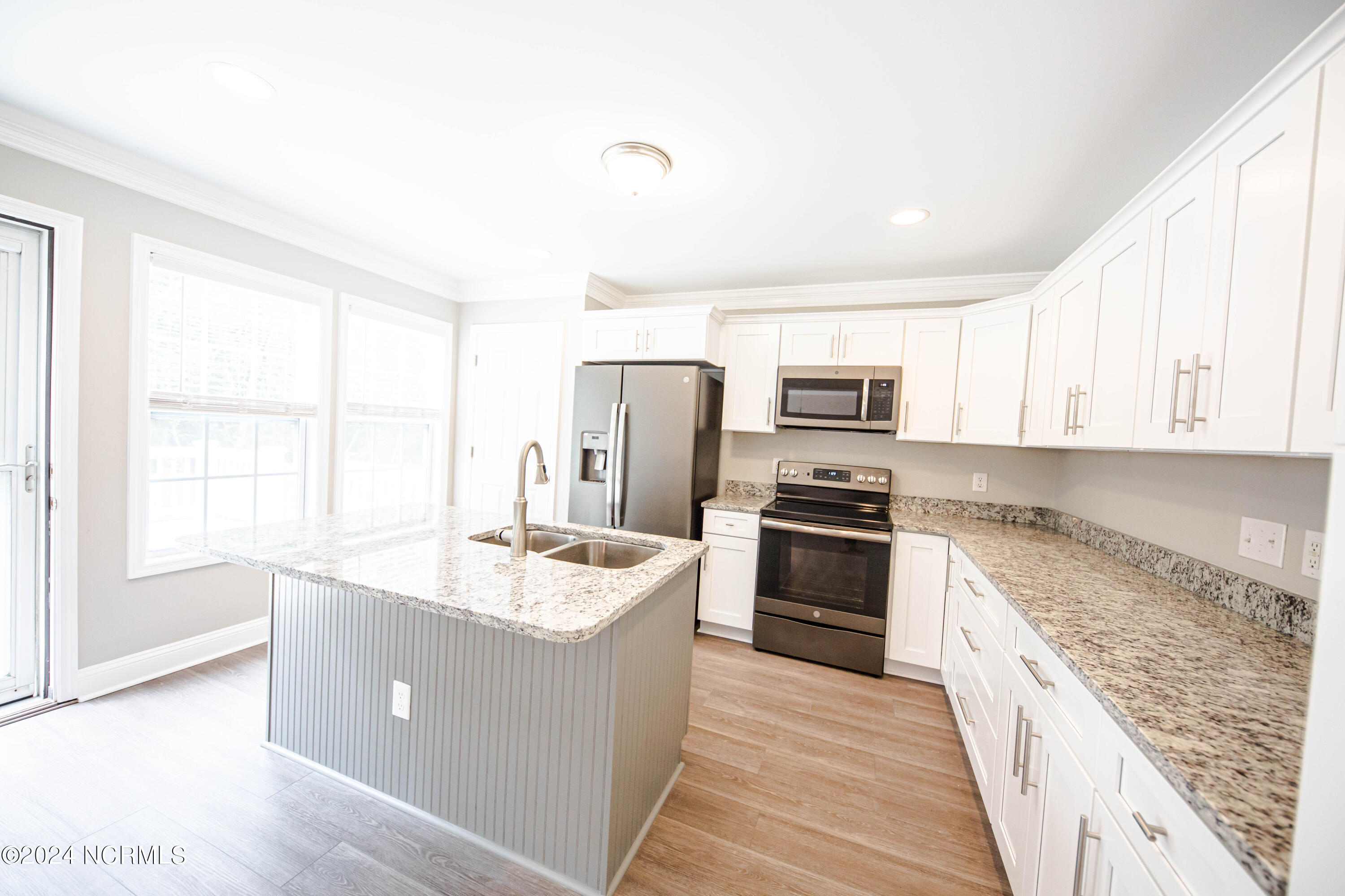 100566053 | Photo 18