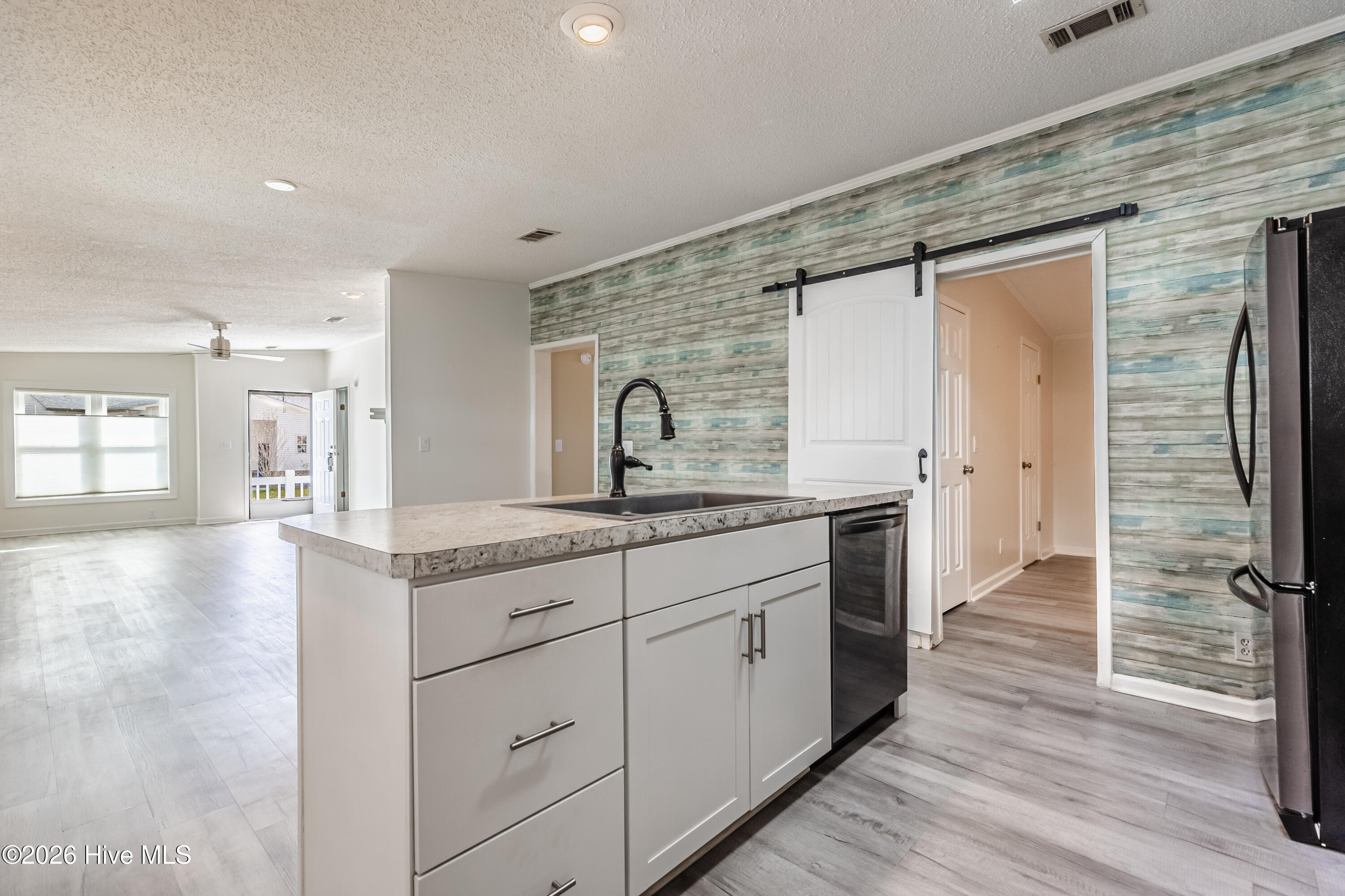 100555221 | Photo 12