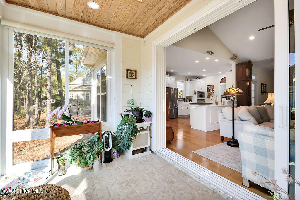 100550875 | Photo 36