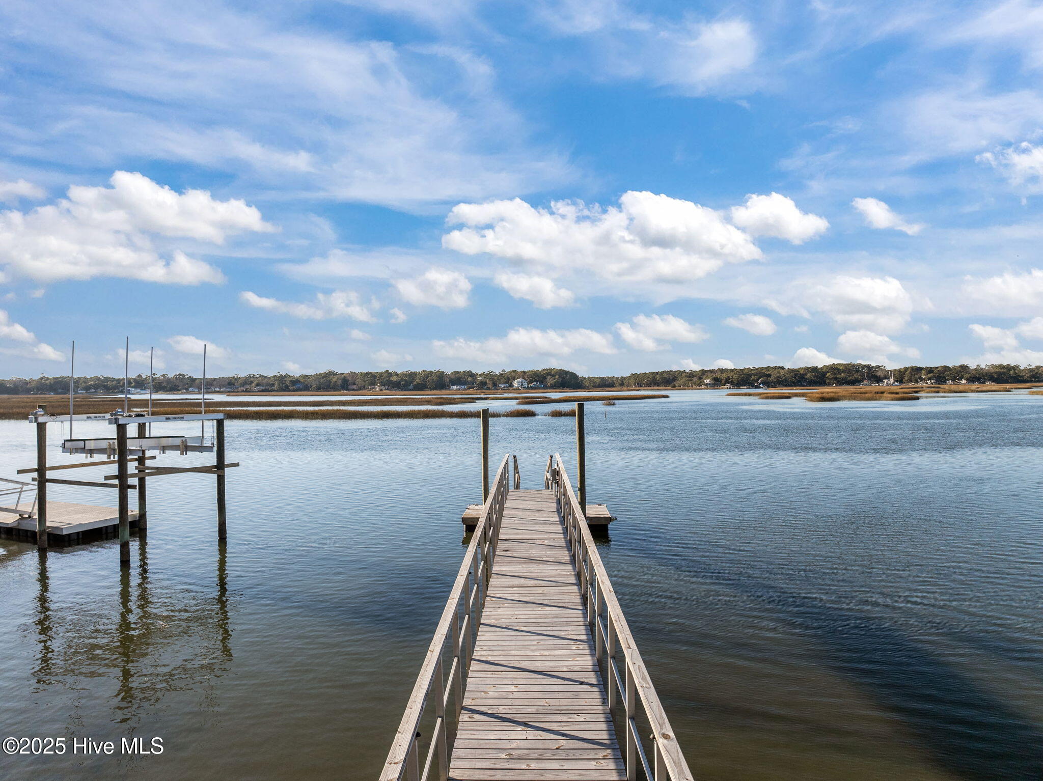 100547936 | Photo 86