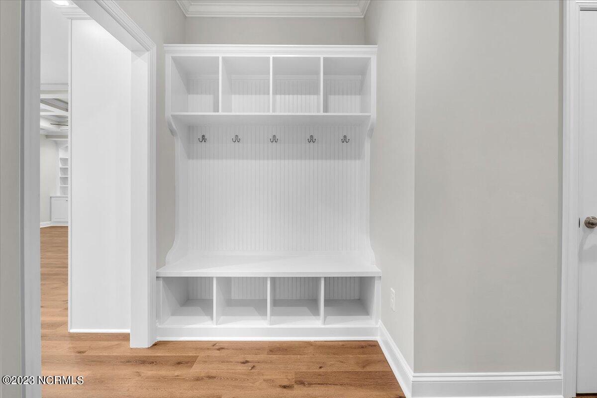 100524155 | Photo 93