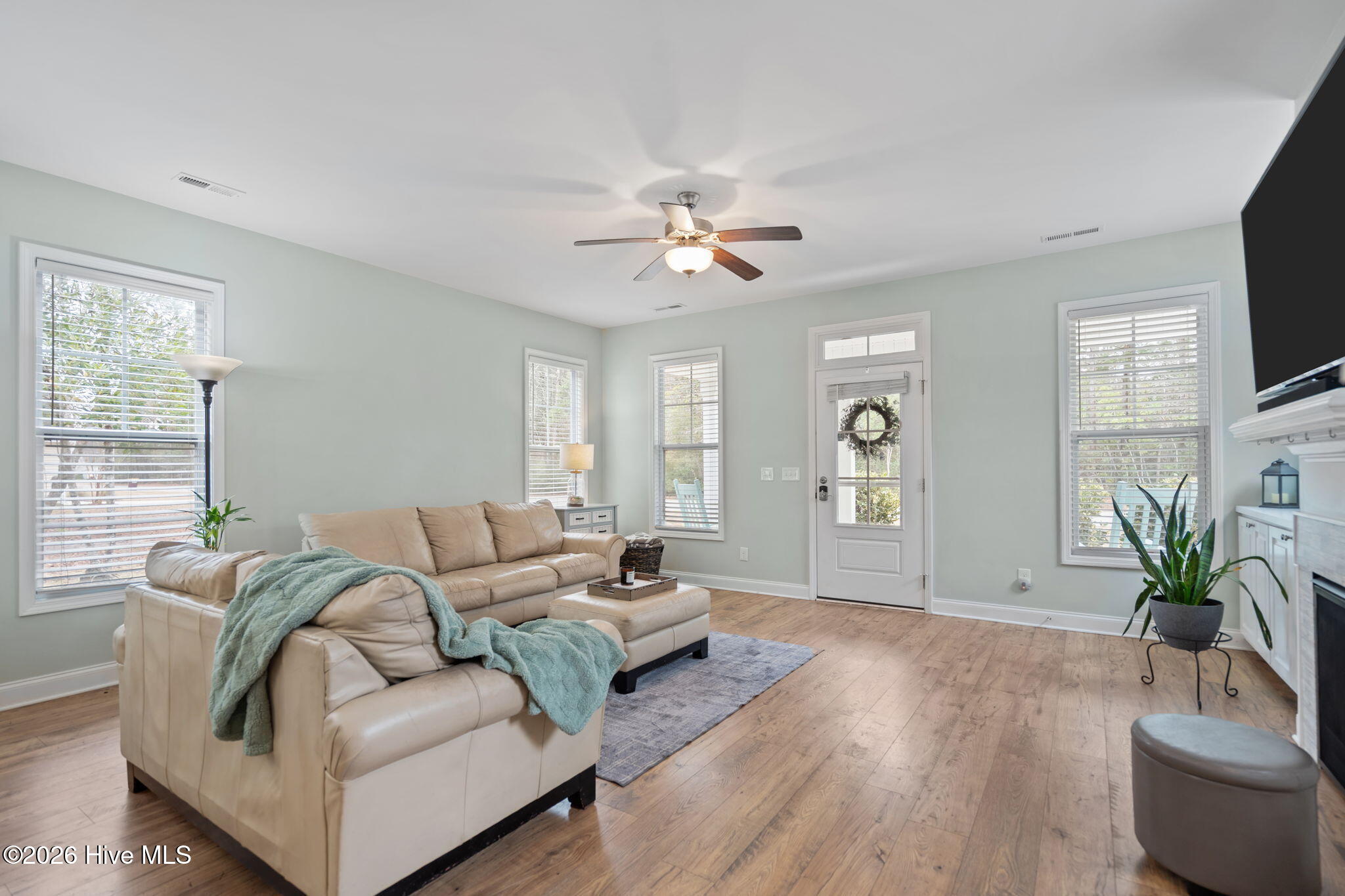 100558672 | Photo 11