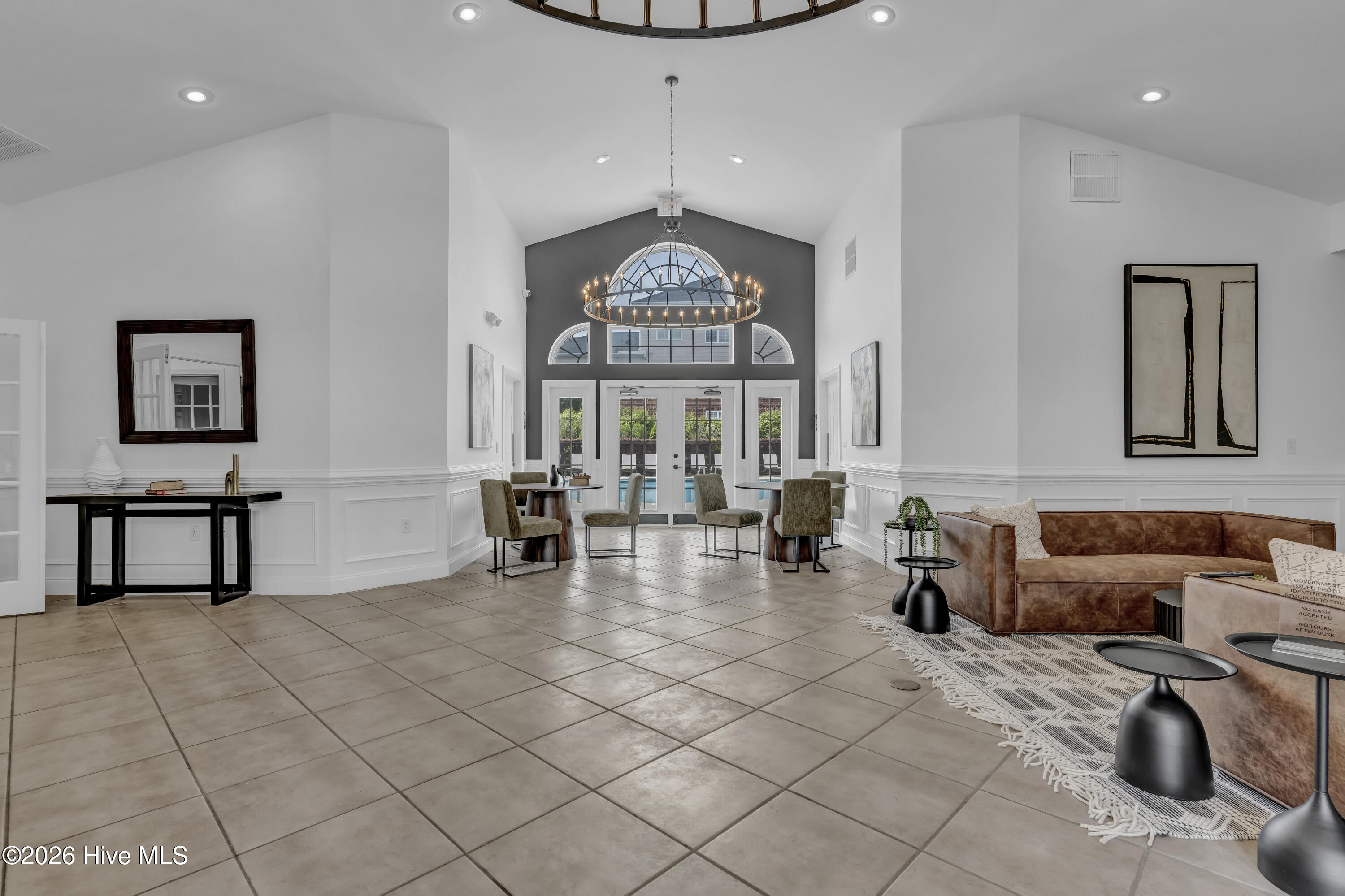 100549399 | Photo 23