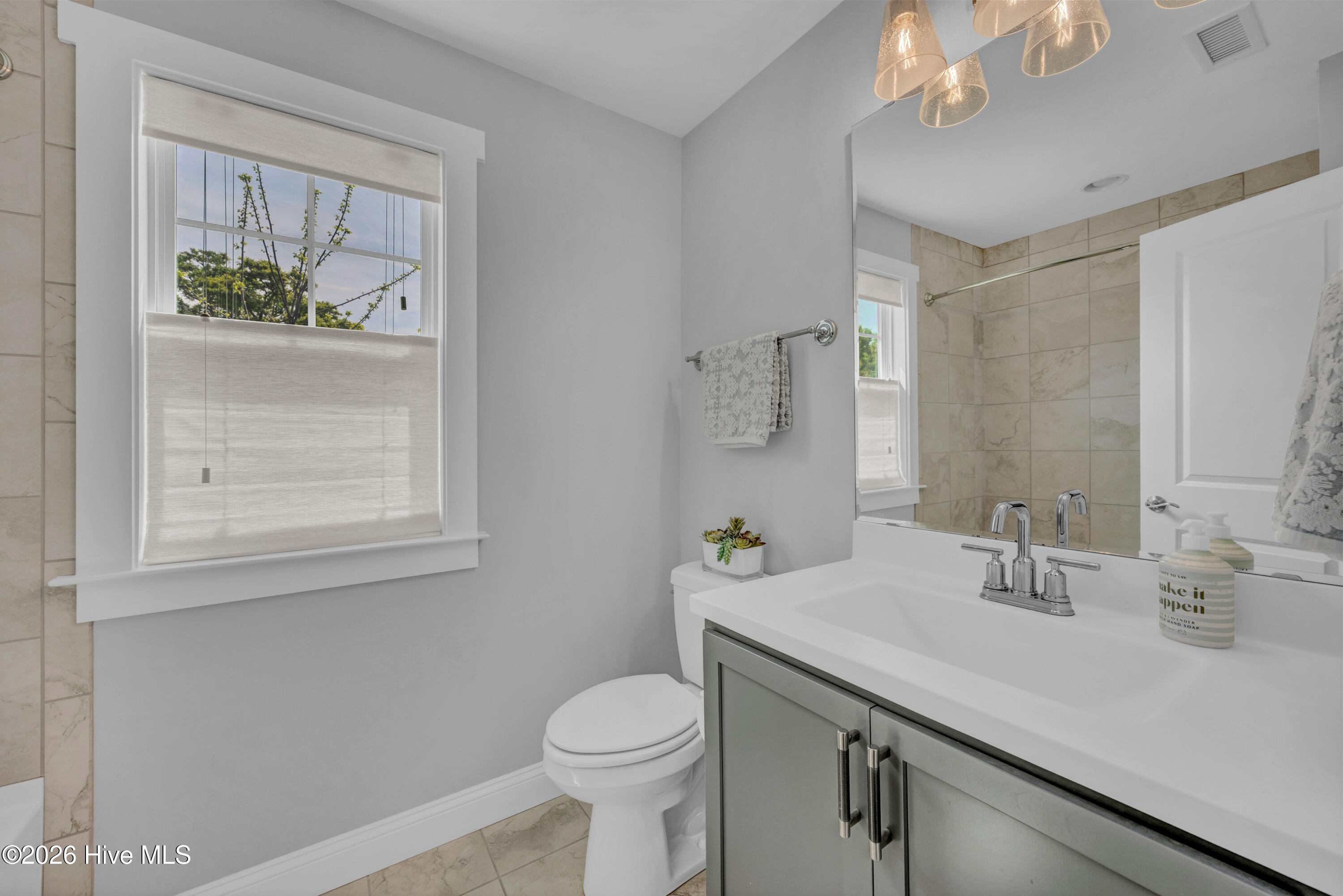 100566048 | Photo 41