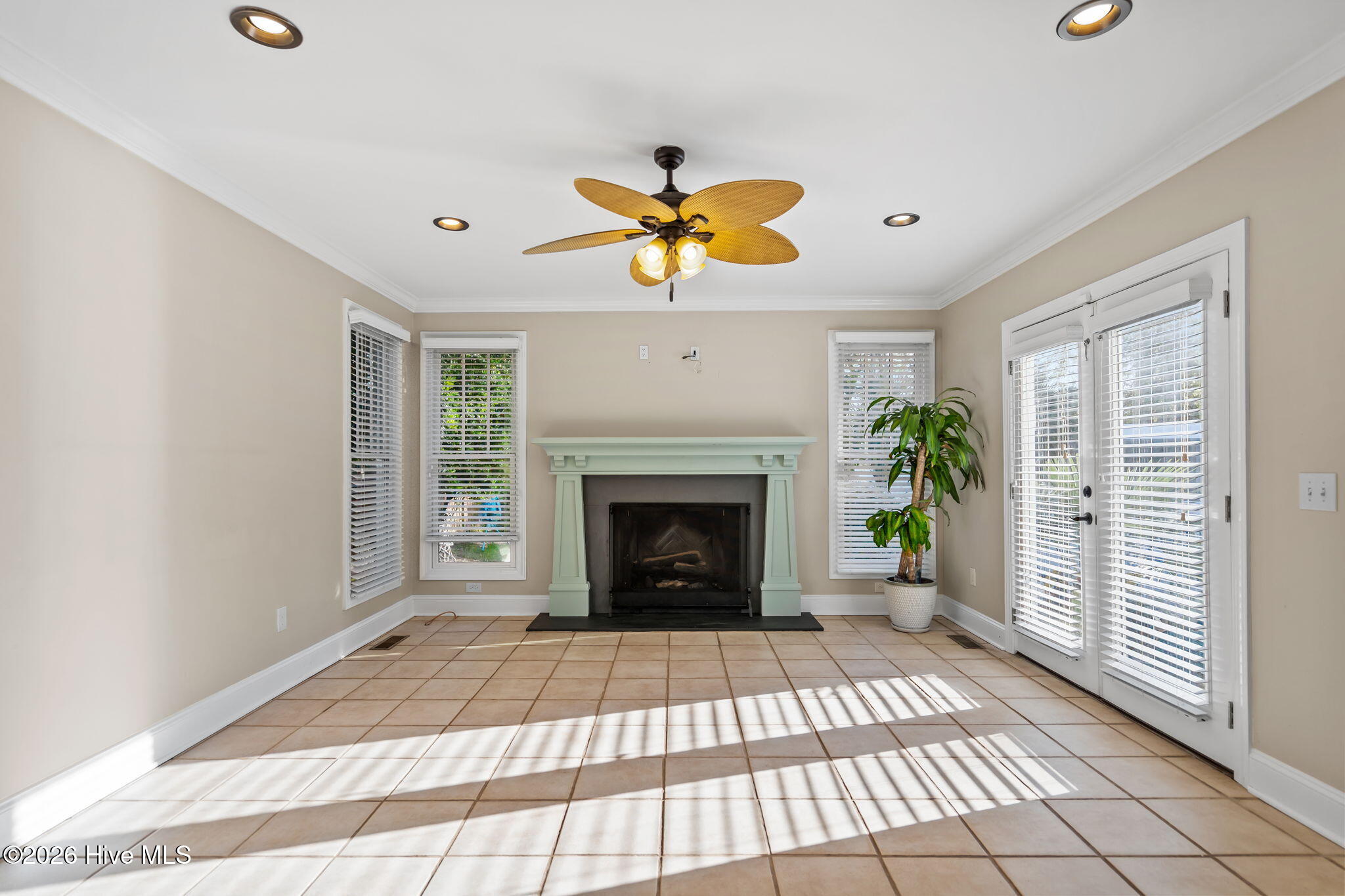 100565239 | Photo 30