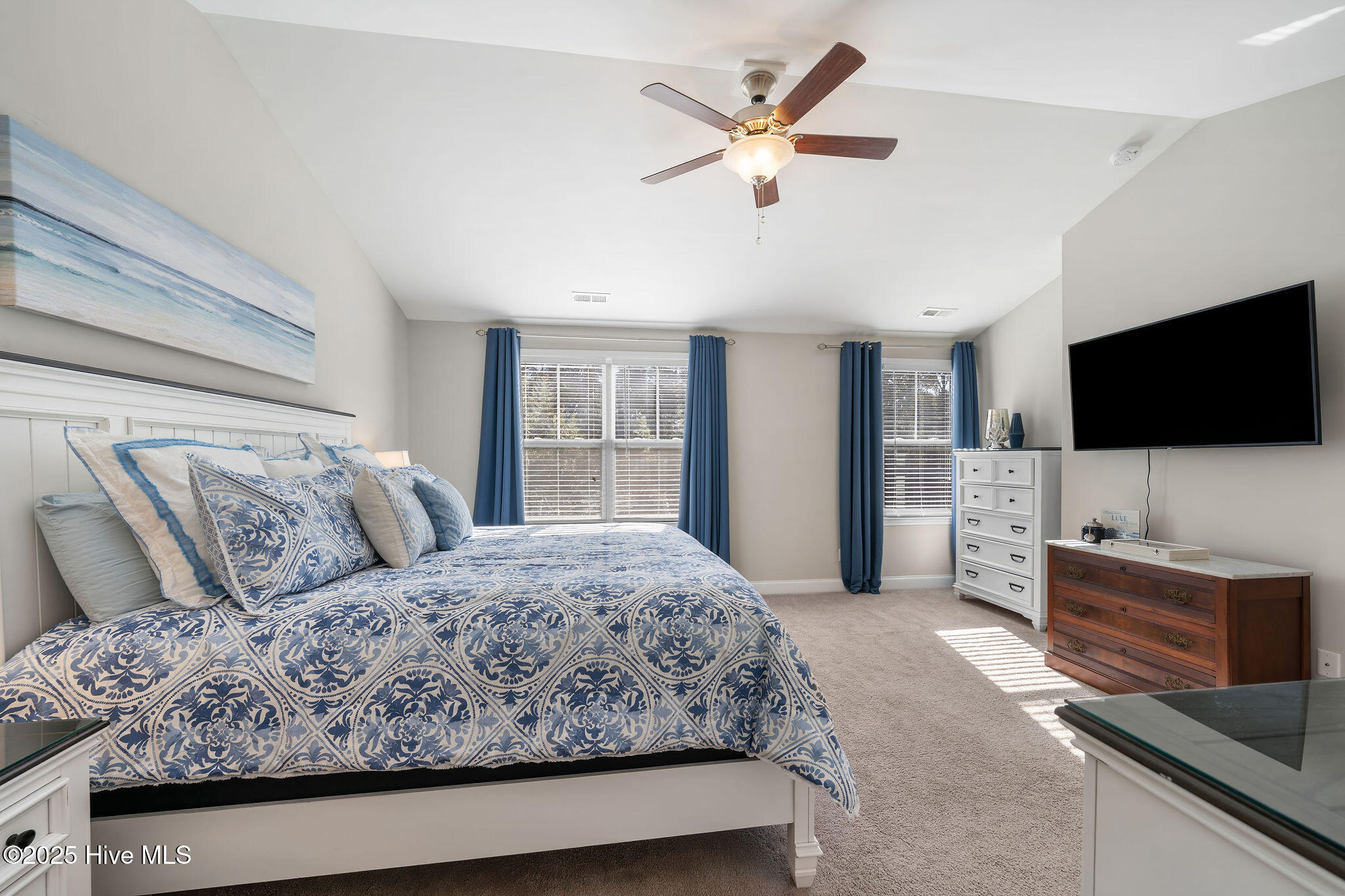 100545162 | Photo 35