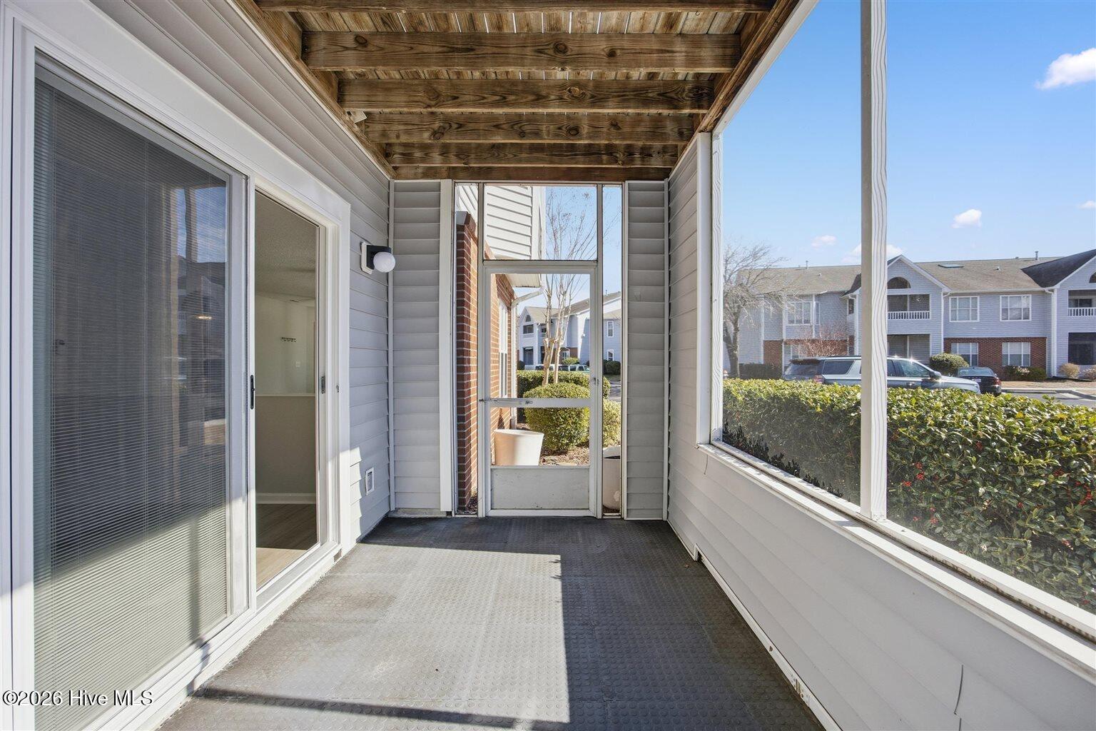 100554604 | Photo 38