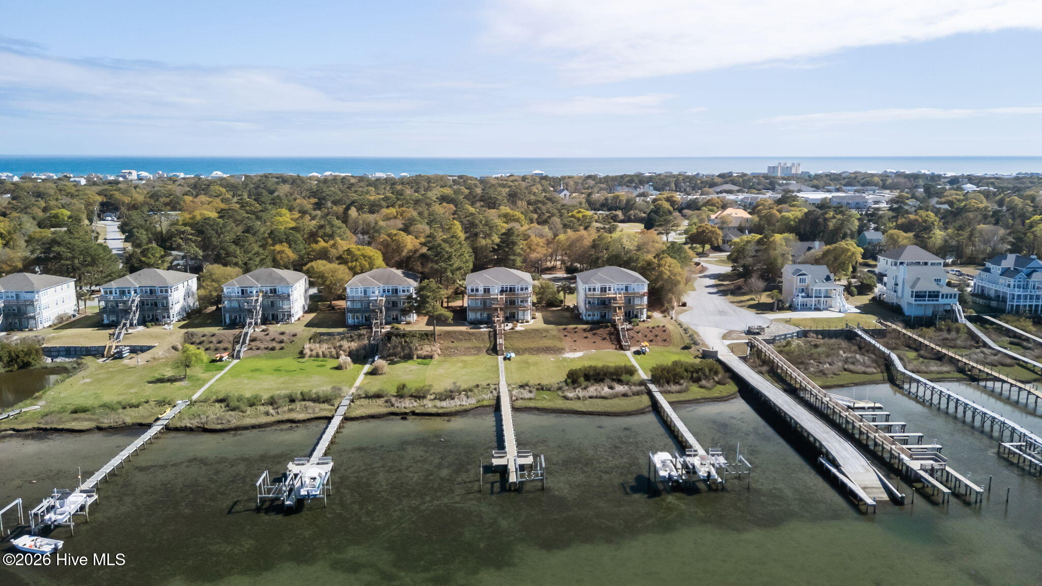 100565835 | Photo 43