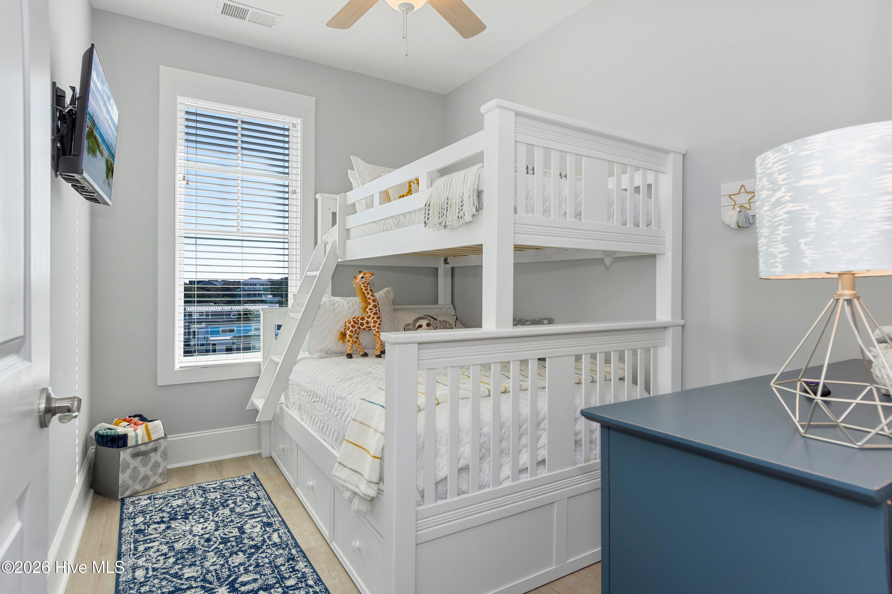 100565298 | Photo 13