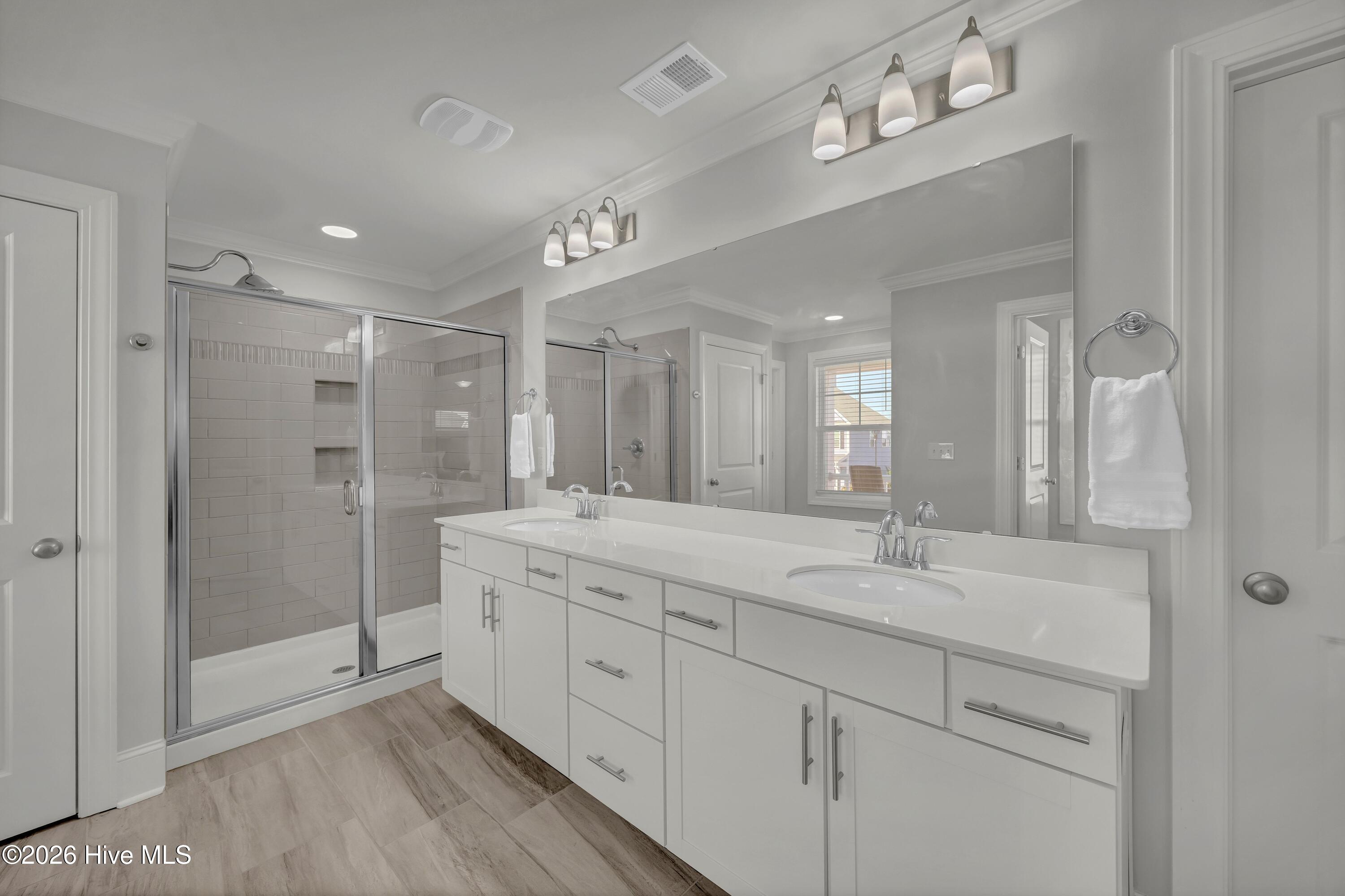 100555311 | Photo 32