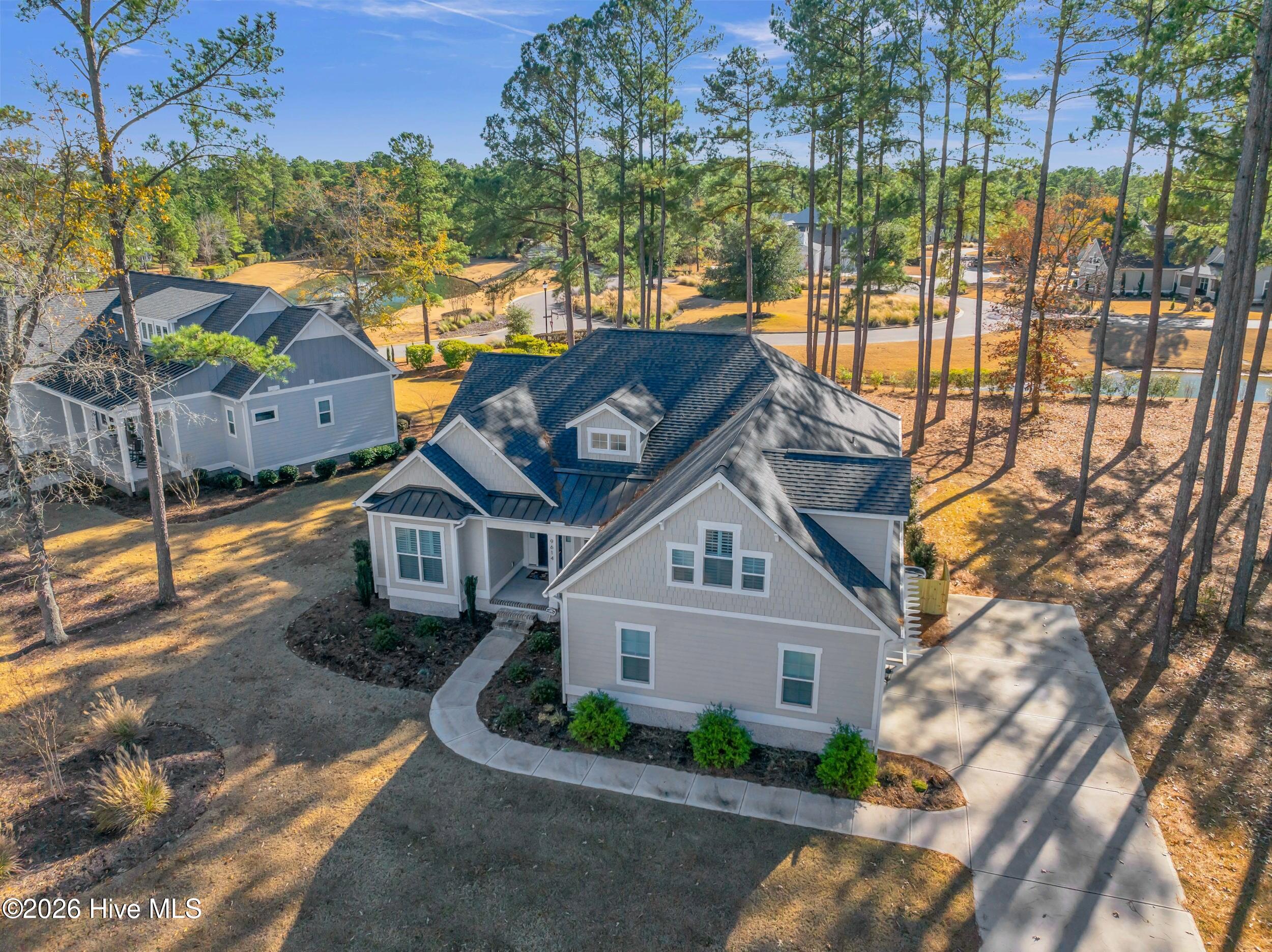 100545849 | Photo 38