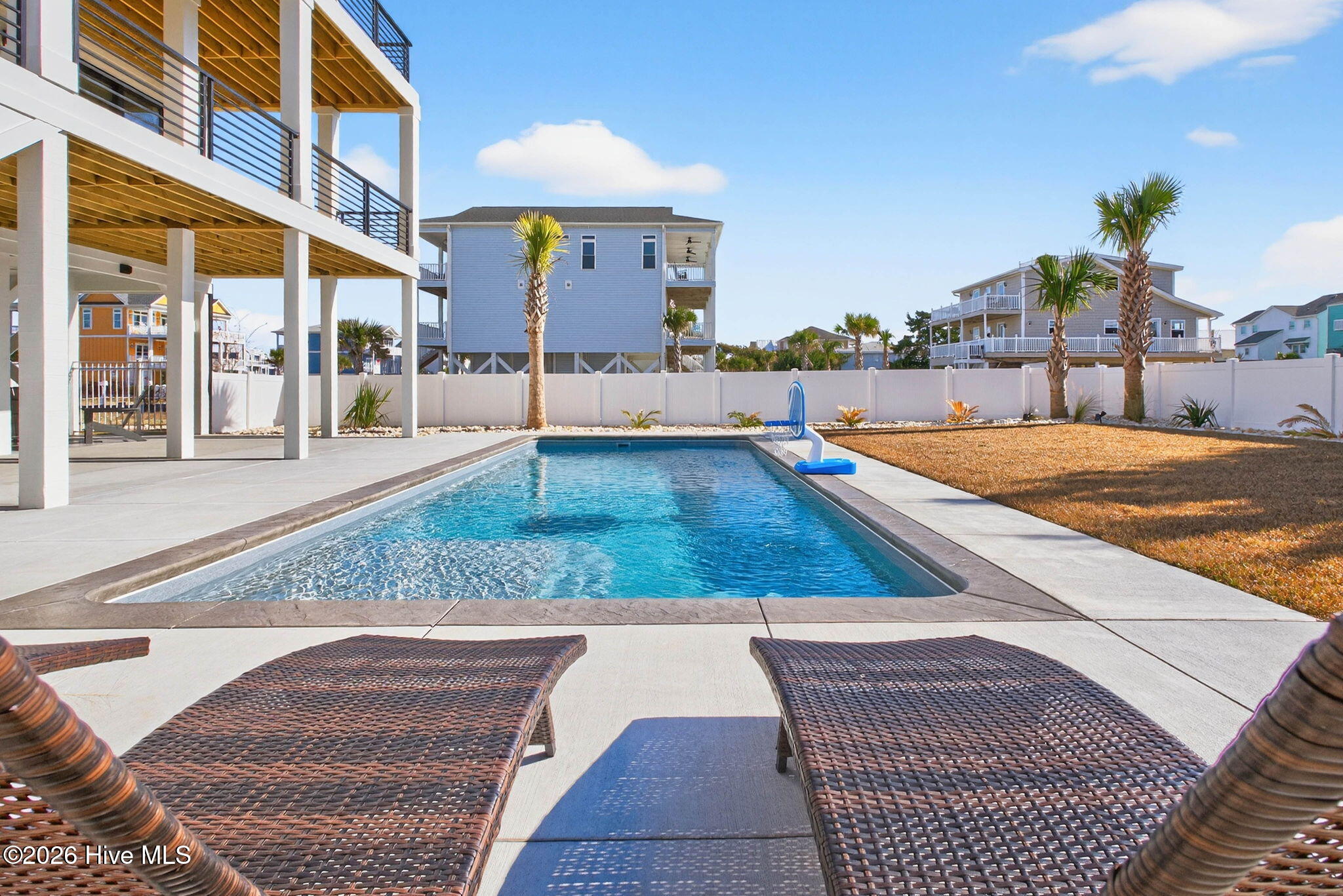 100570262 | Photo 72