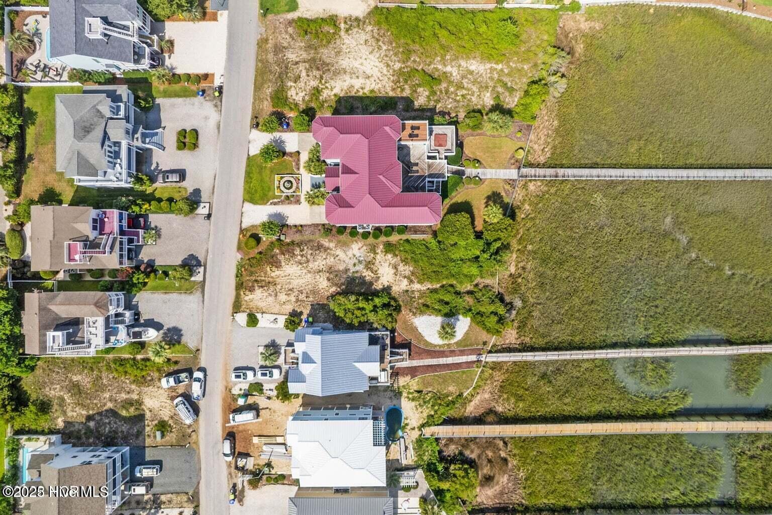 100533985 | Photo 18