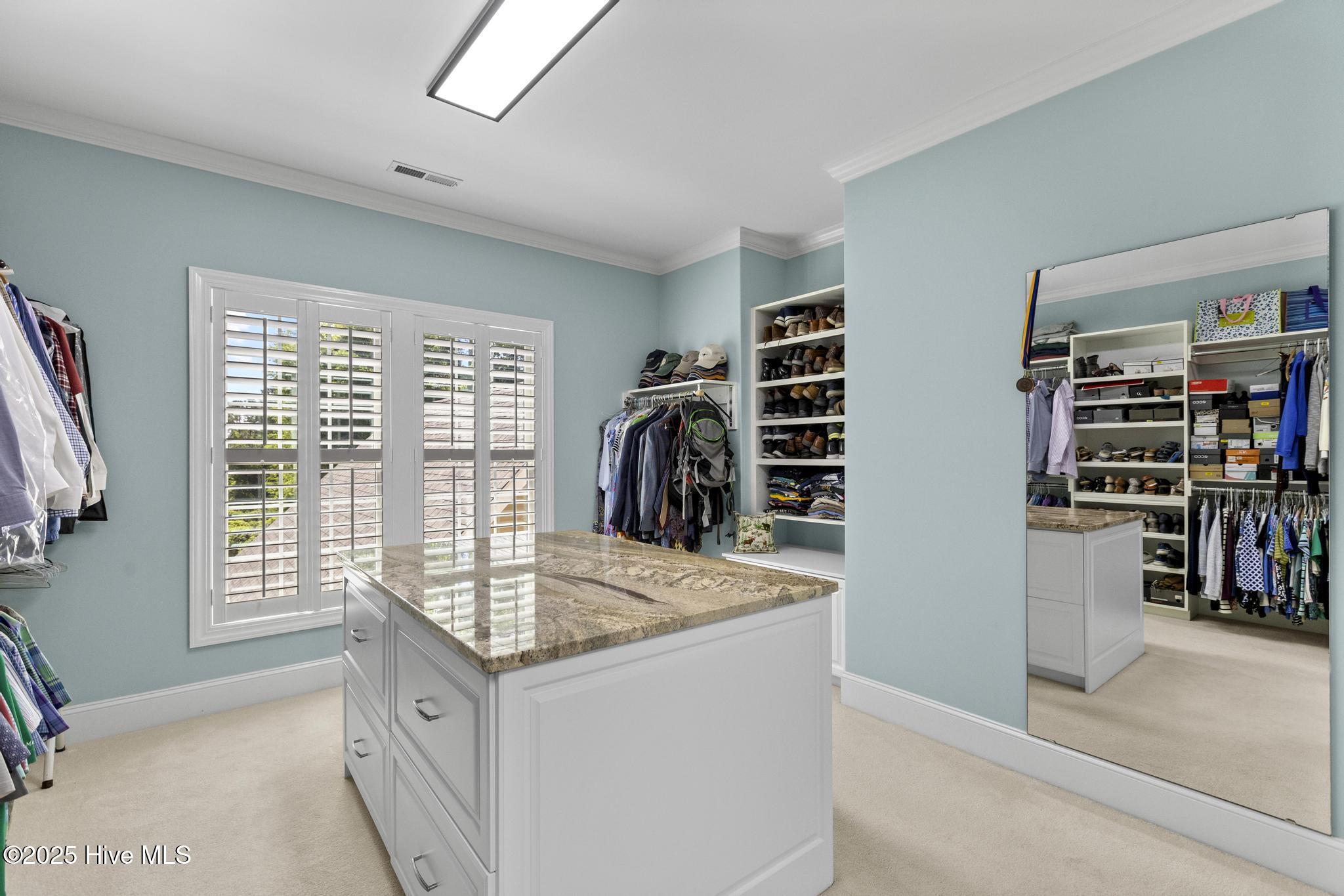 100567588 | Photo 24