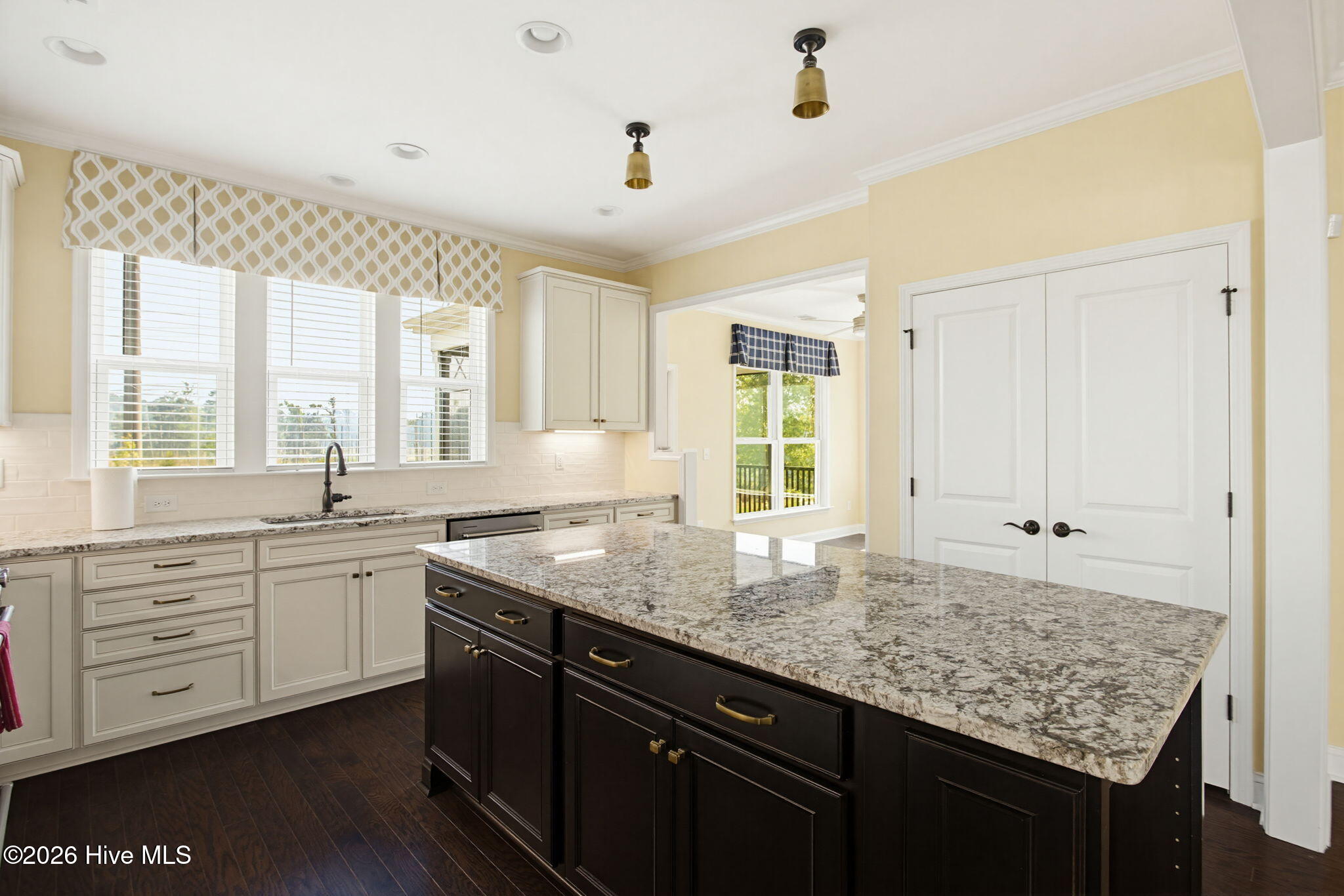 100567732 | Photo 12