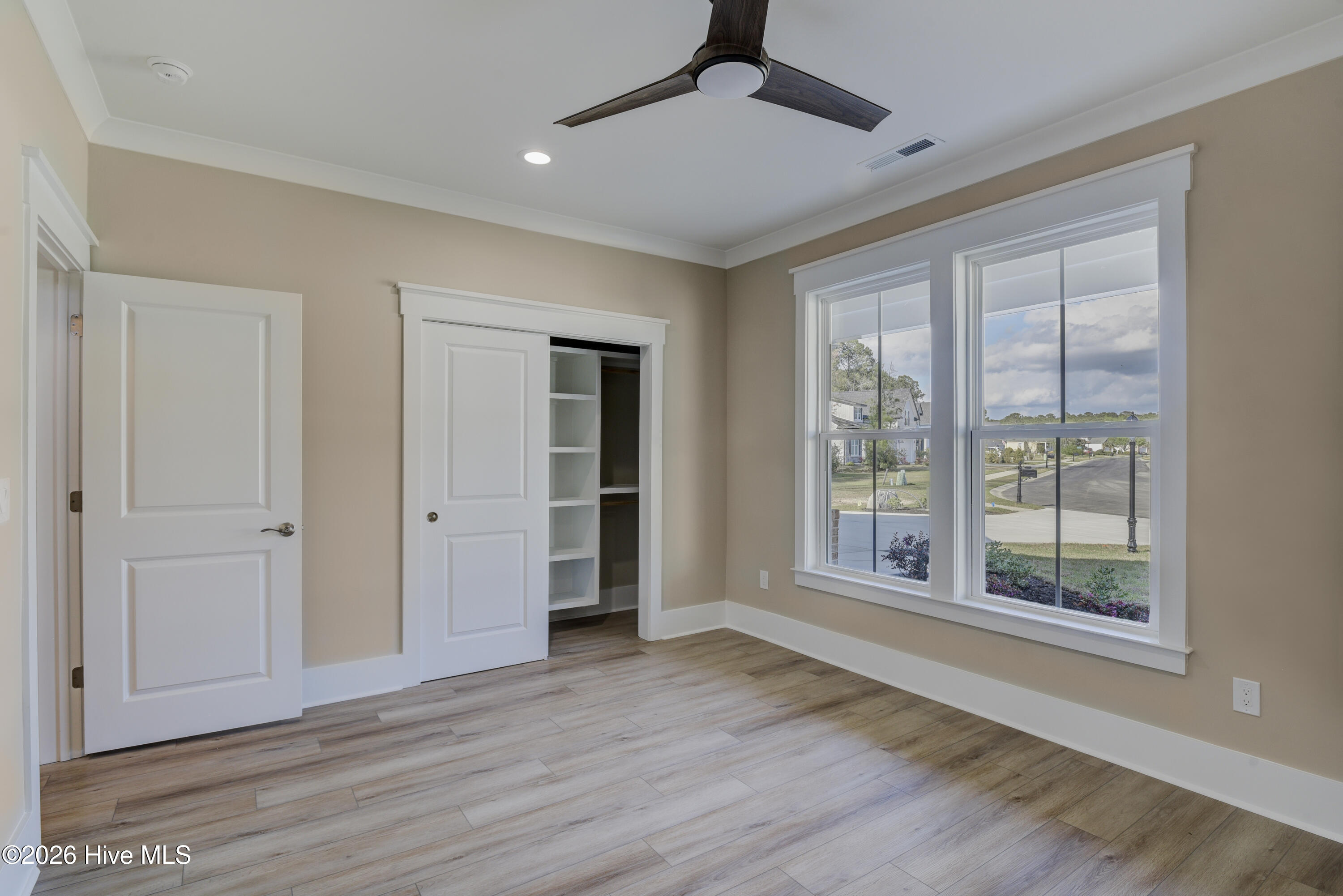 100541947 | Photo 42