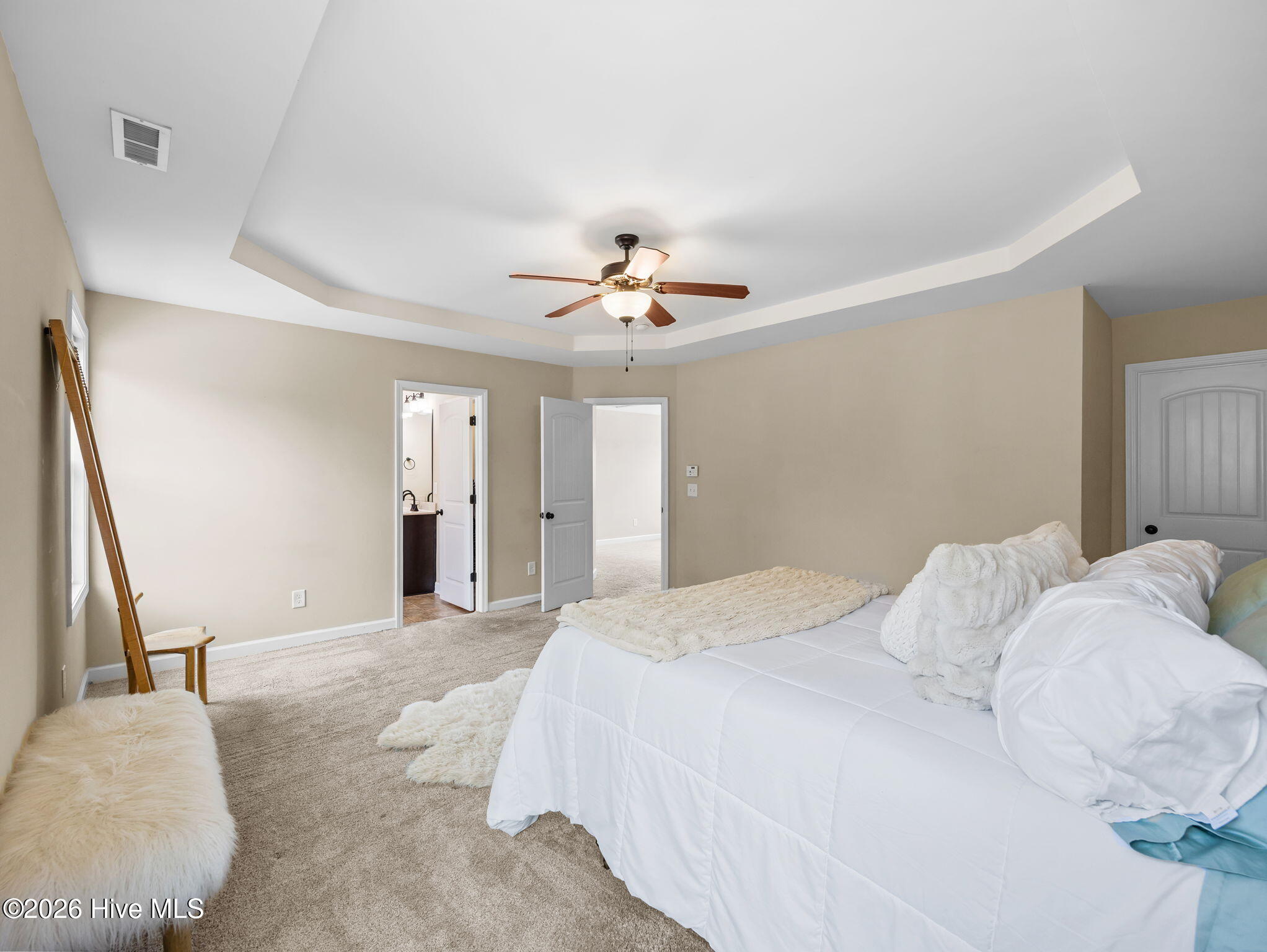 100562317 | Photo 27