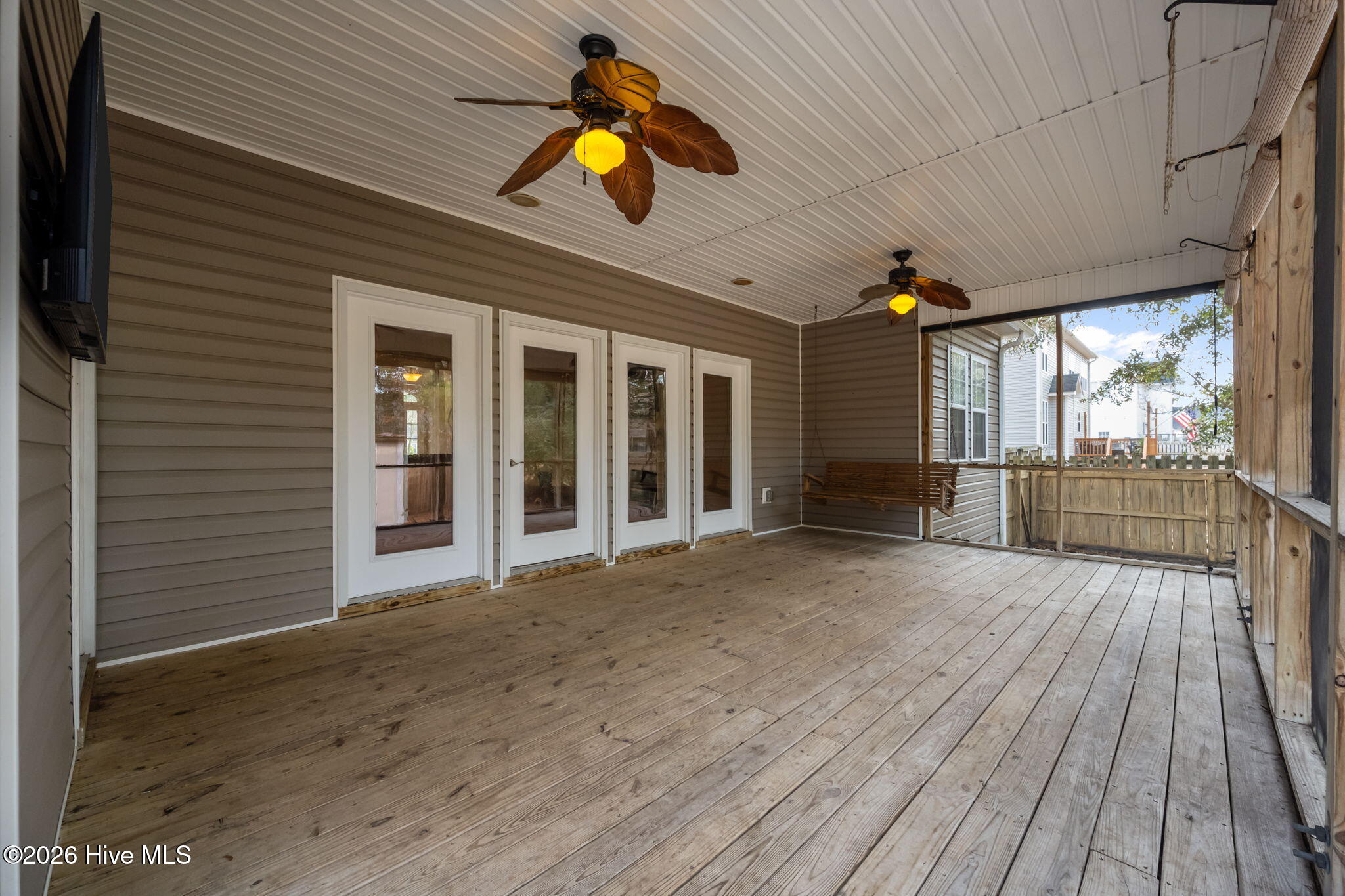 100552888 | Photo 40