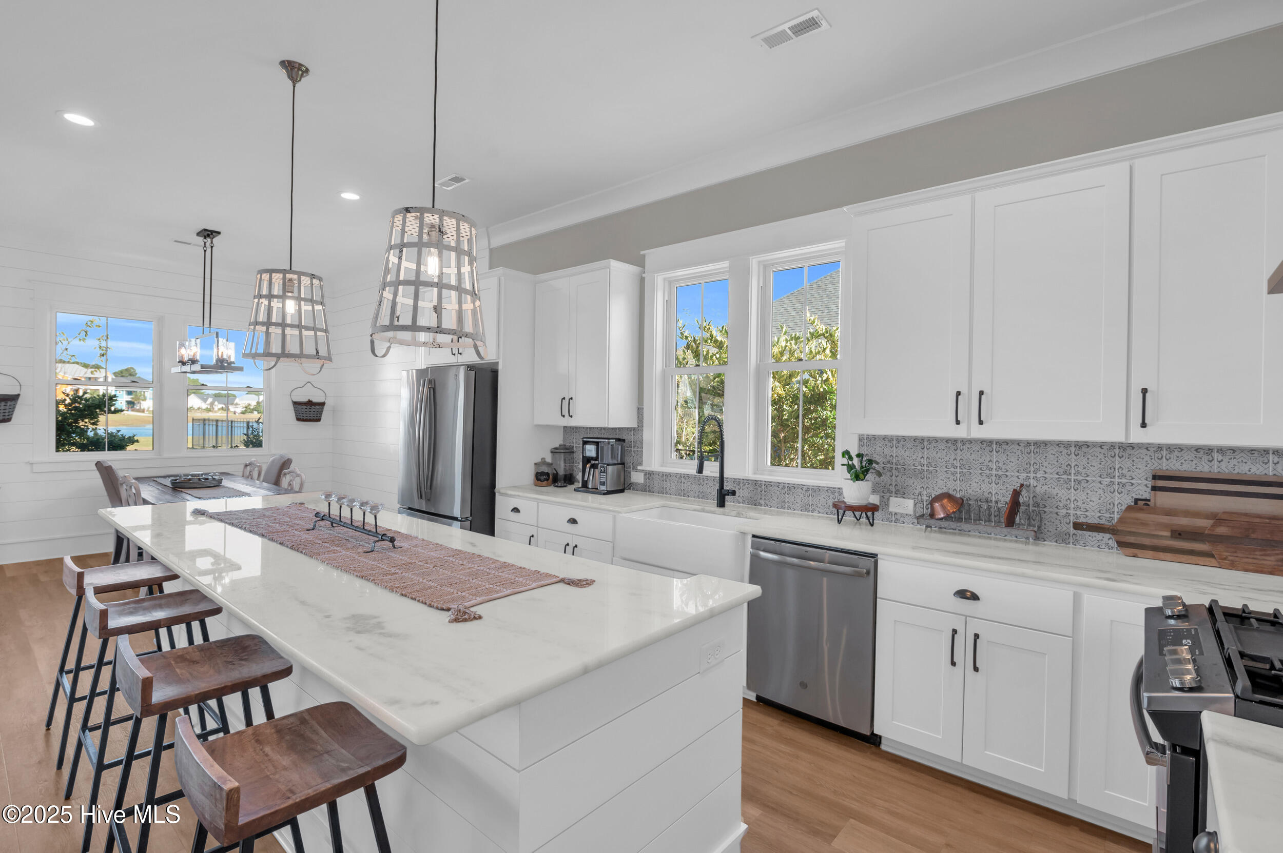 100543268 | Photo 17