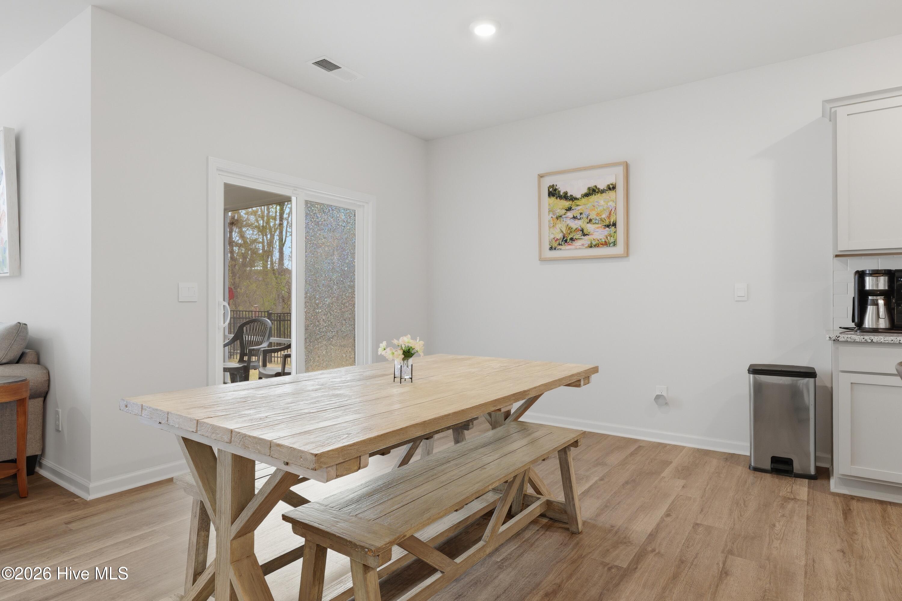 100564310 | Photo 21