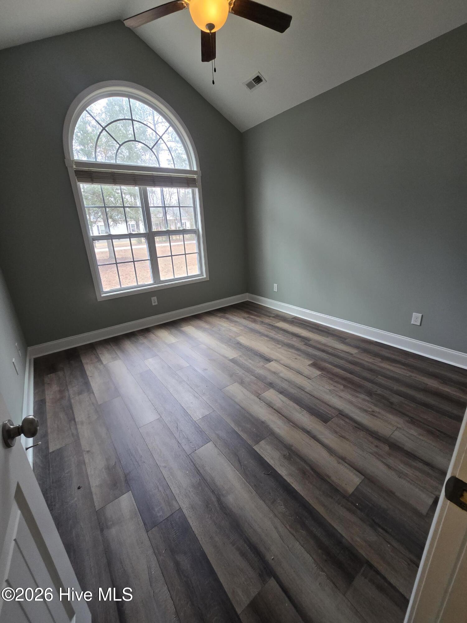 100547360 | Photo 18