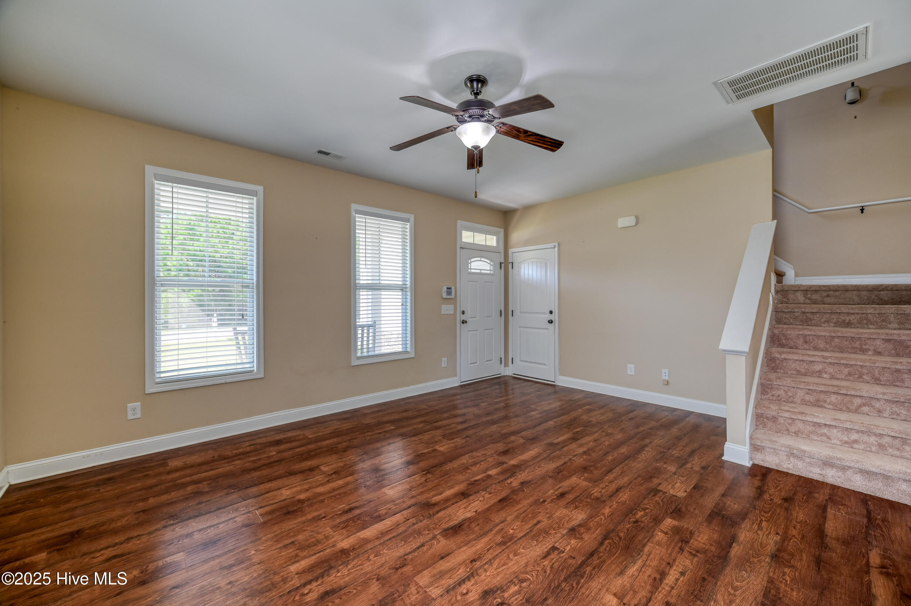 100531923 | Photo 12