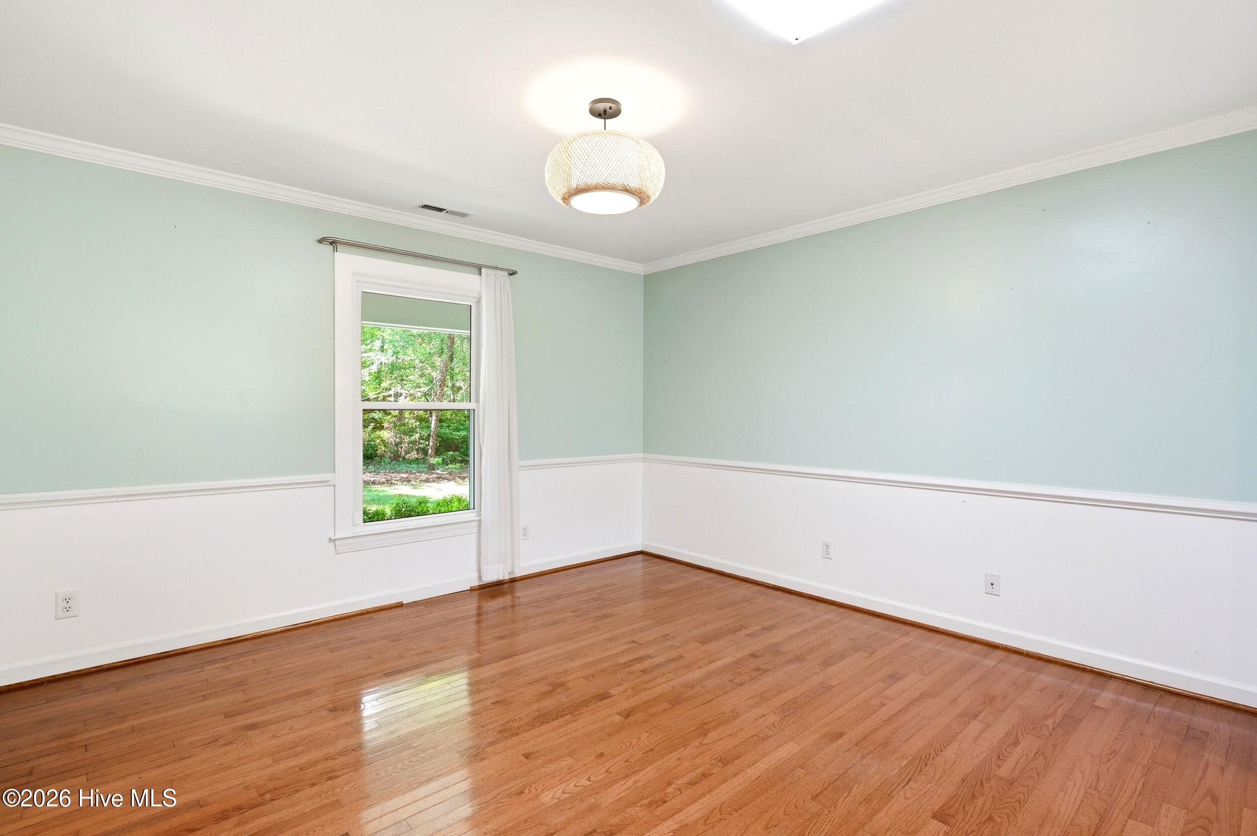 100570431 | Photo 15