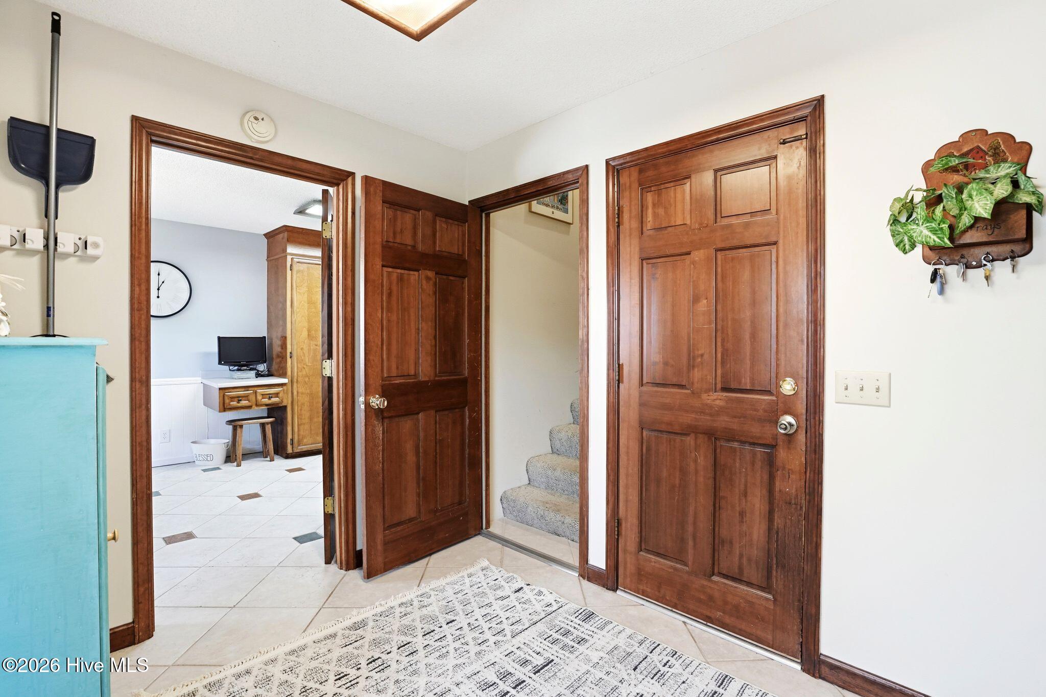 100563763 | Photo 47