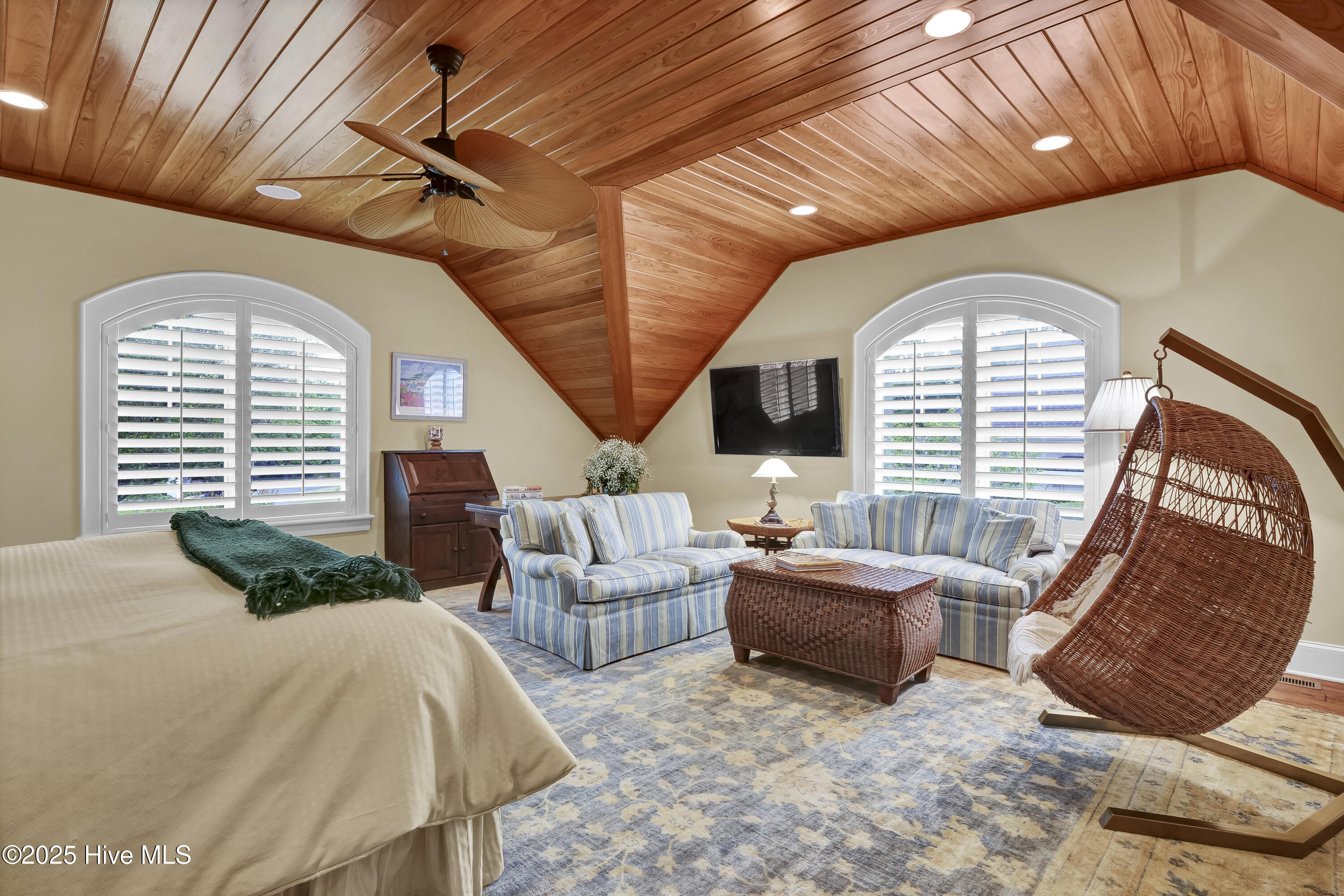 100504113 | Photo 39