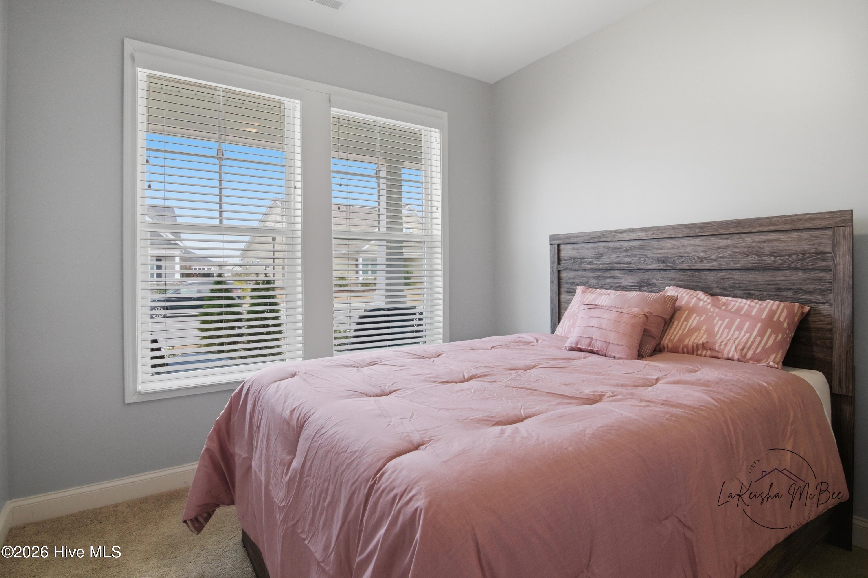 100556252 | Photo 35