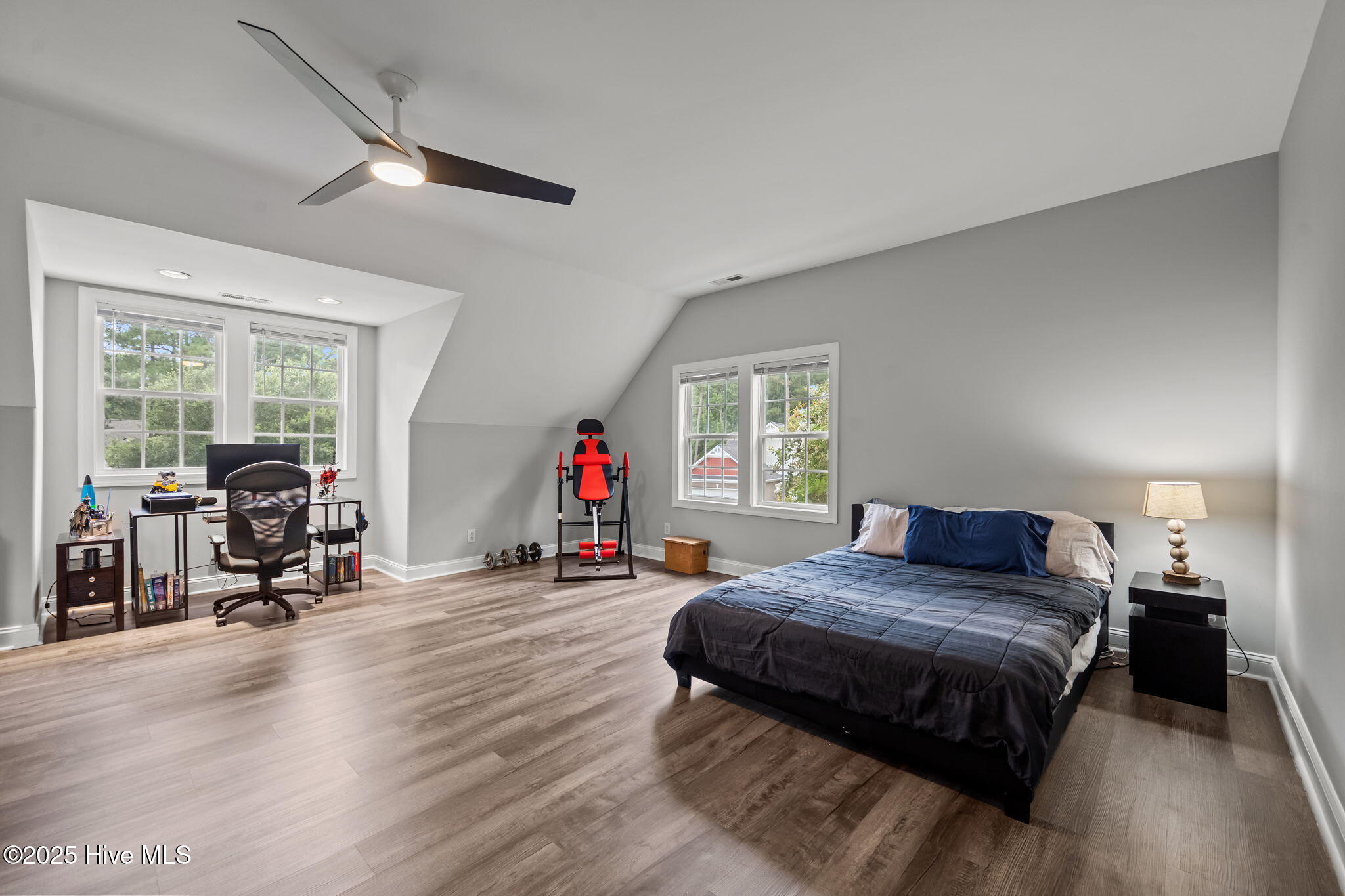 100524687 | Photo 40