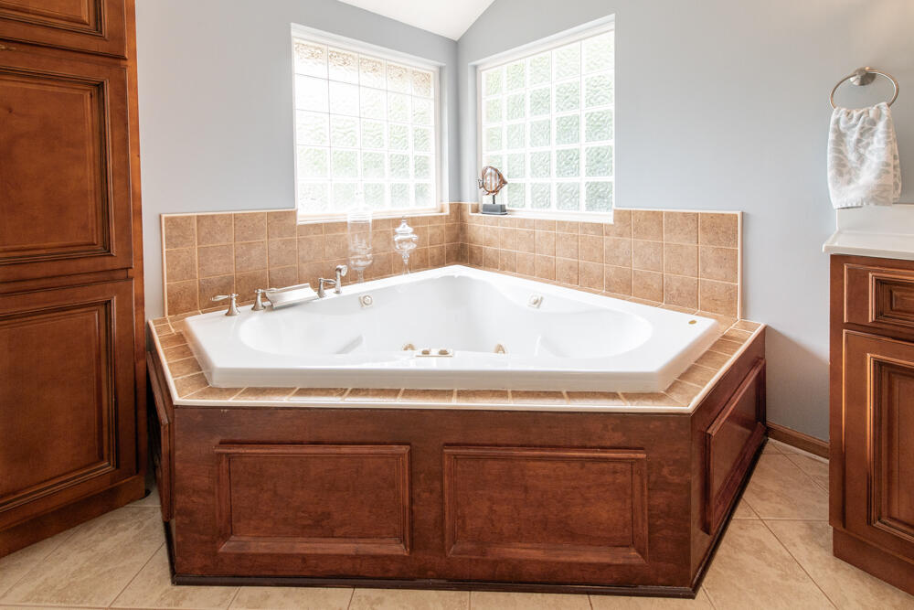 Jacuzzi Bath!