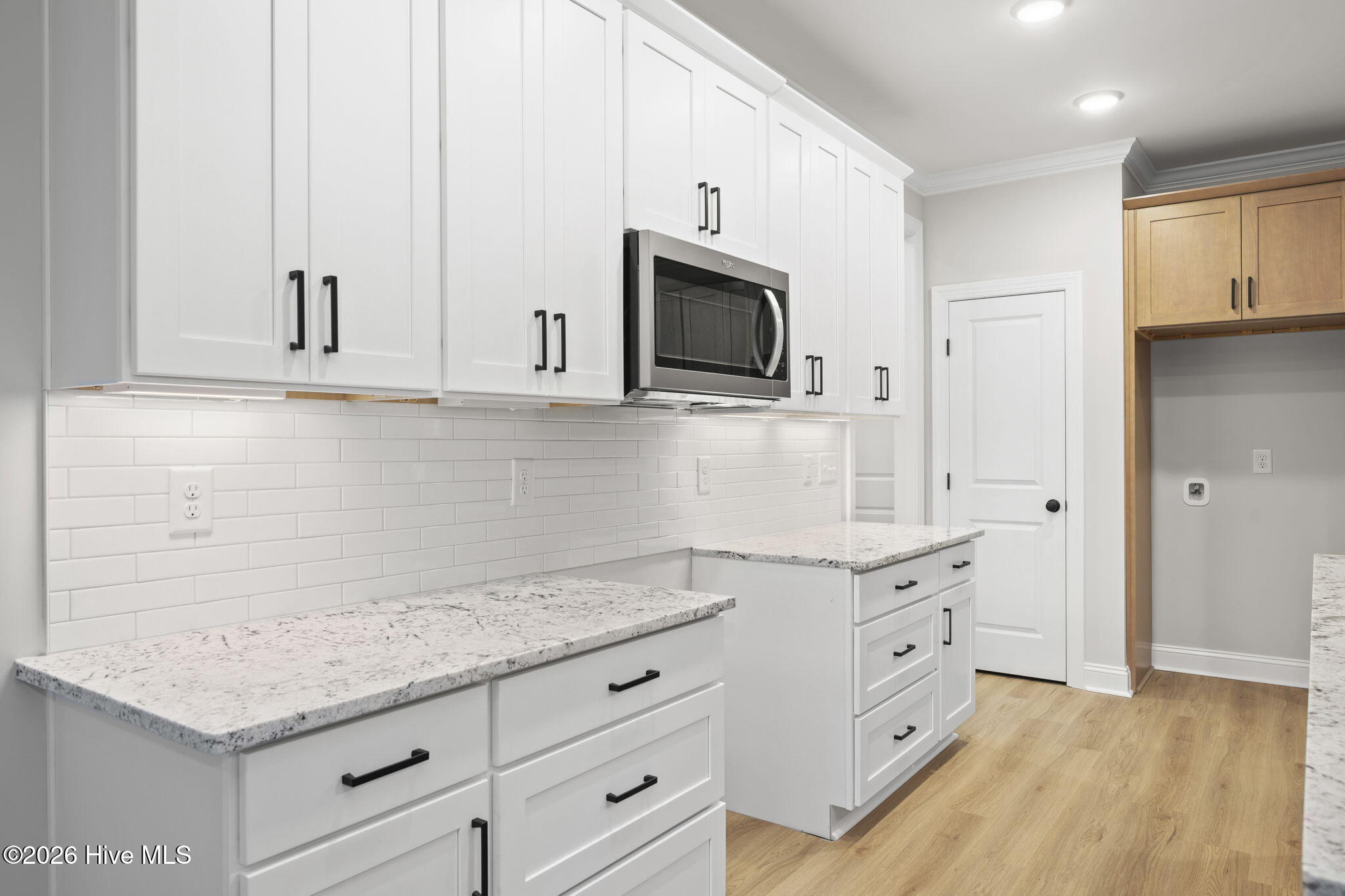 100516022 | Photo 24