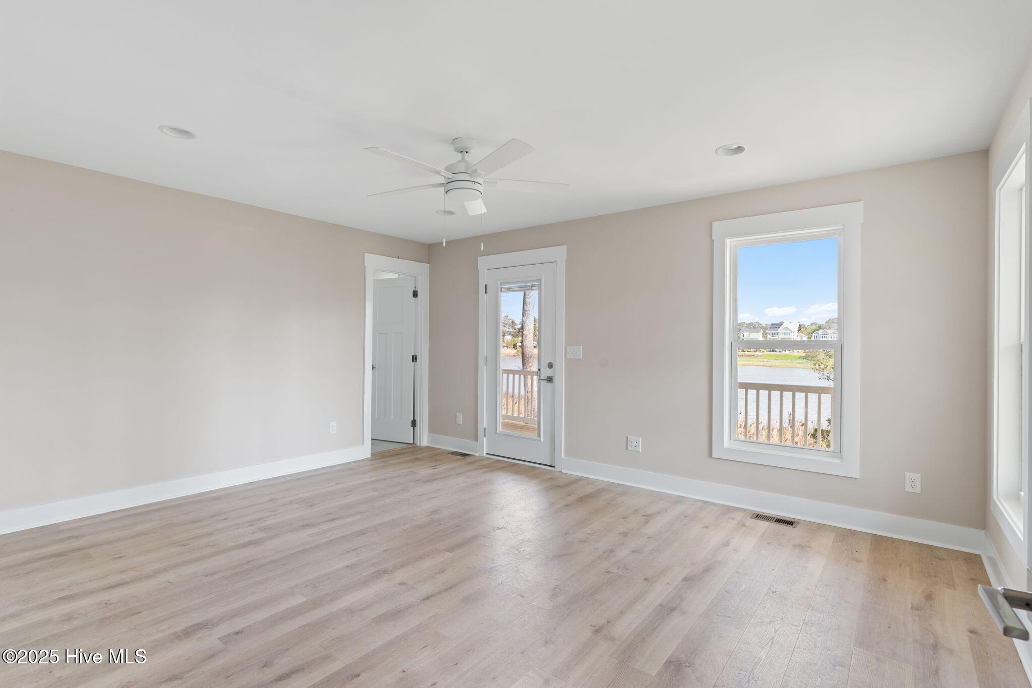 100485023 | Photo 32